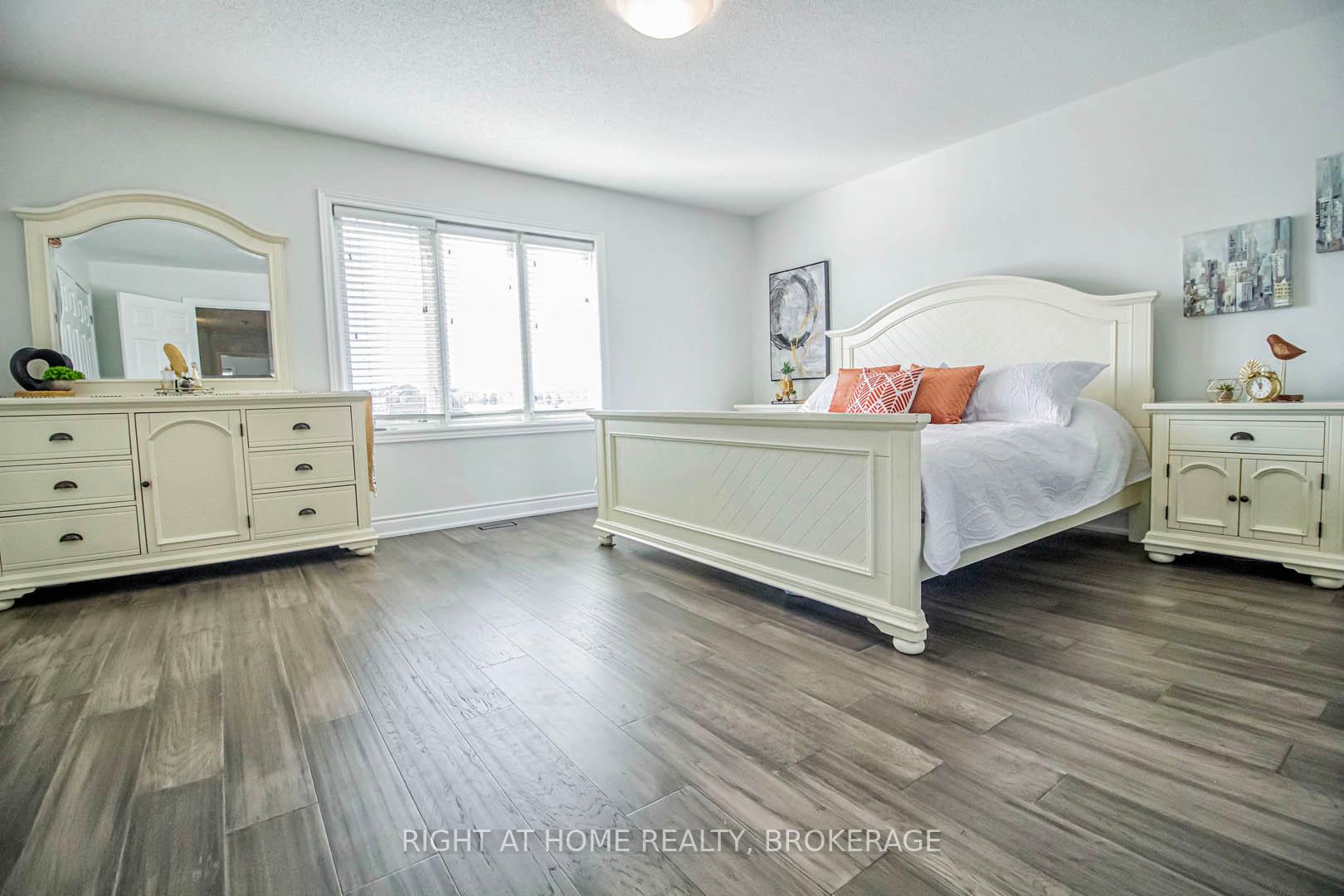 Photo 17 of Unit 9, 370 Stonehenge Drive, Hamilton, Meadowlands — HOMEH