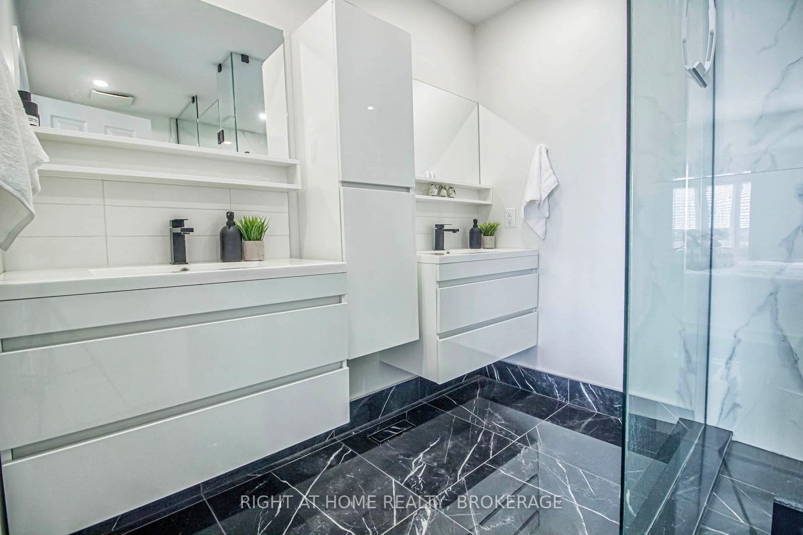 Photo 18 of Unit 9, 370 Stonehenge Drive, Hamilton, Meadowlands — HOMEH