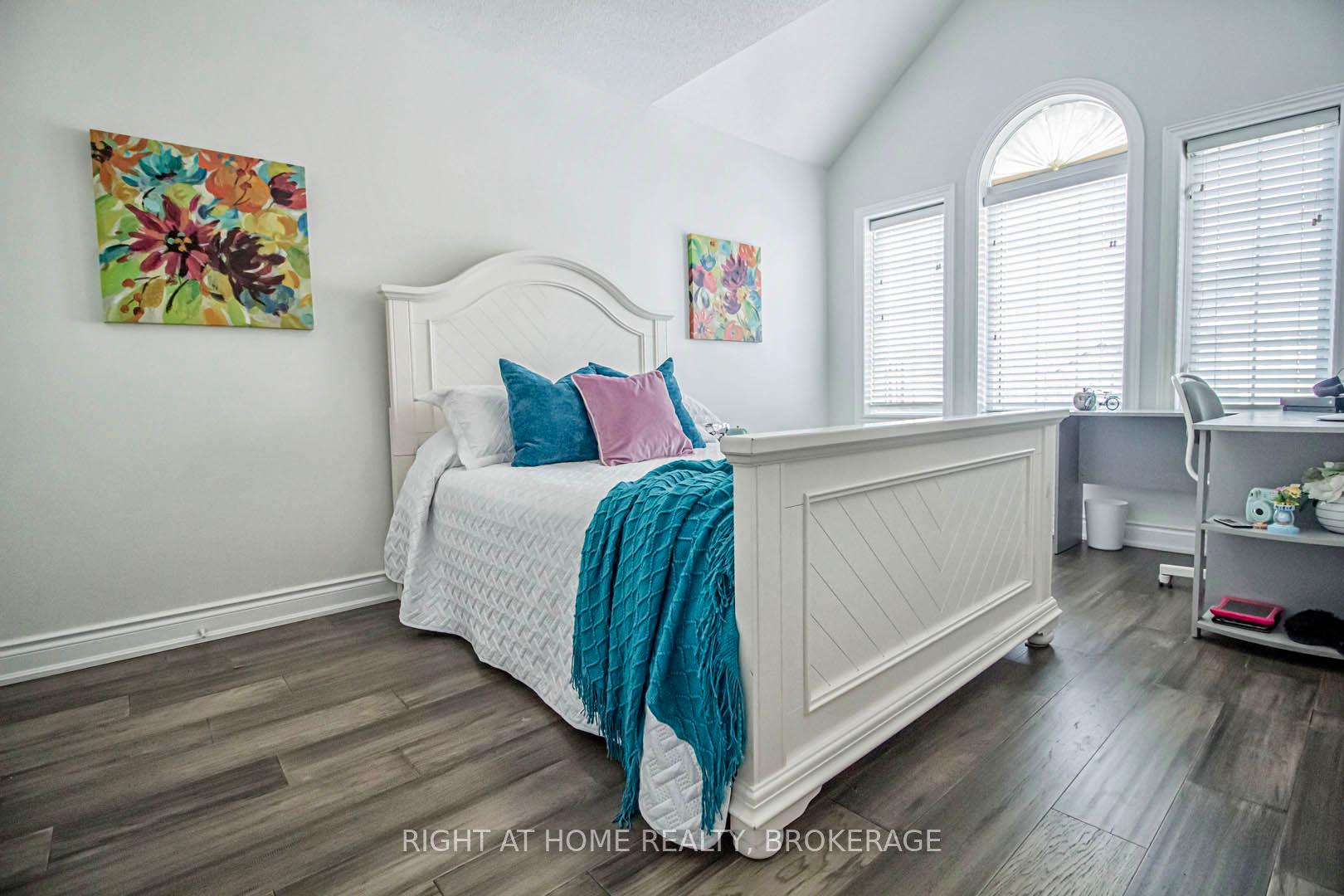 Photo 20 of Unit 9, 370 Stonehenge Drive, Hamilton, Meadowlands — HOMEH