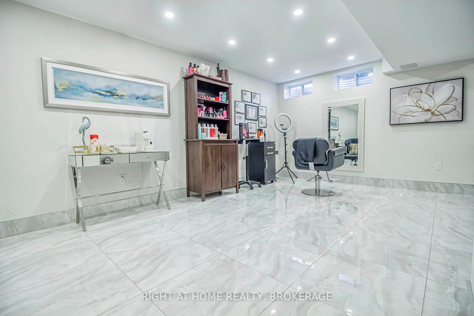Photo 24 of Unit 9, 370 Stonehenge Drive, Hamilton, Meadowlands — HOMEH