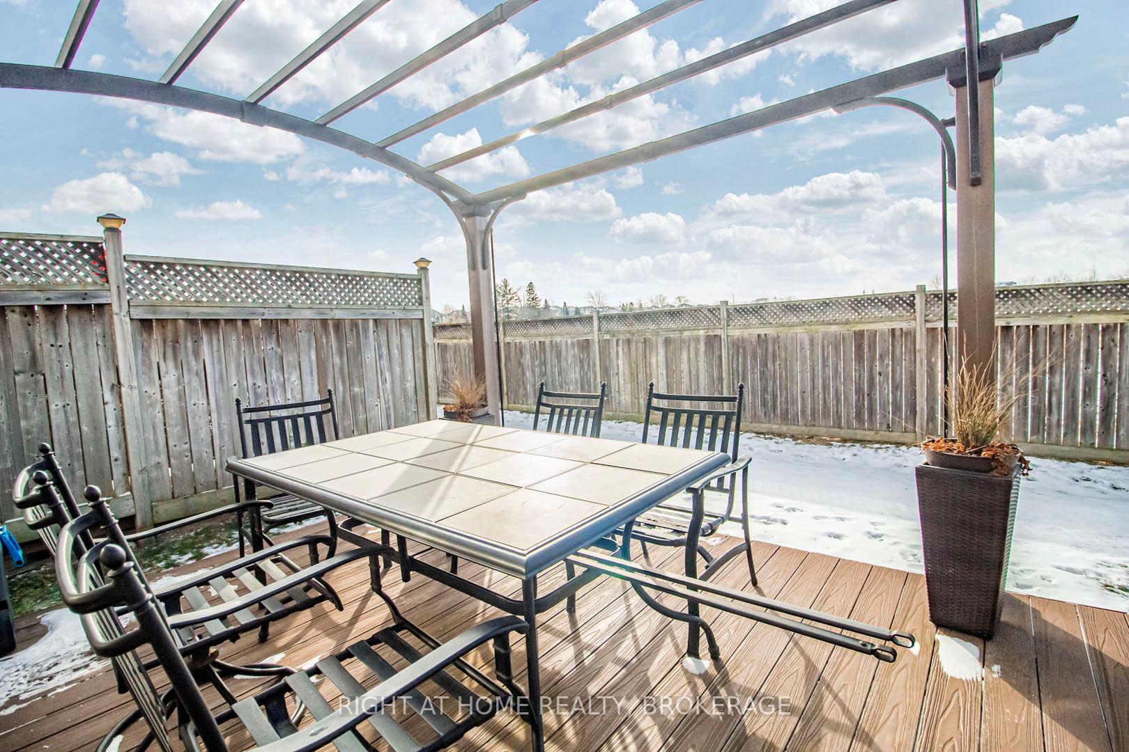 Photo 28 of Unit 9, 370 Stonehenge Drive, Hamilton, Meadowlands — HOMEH