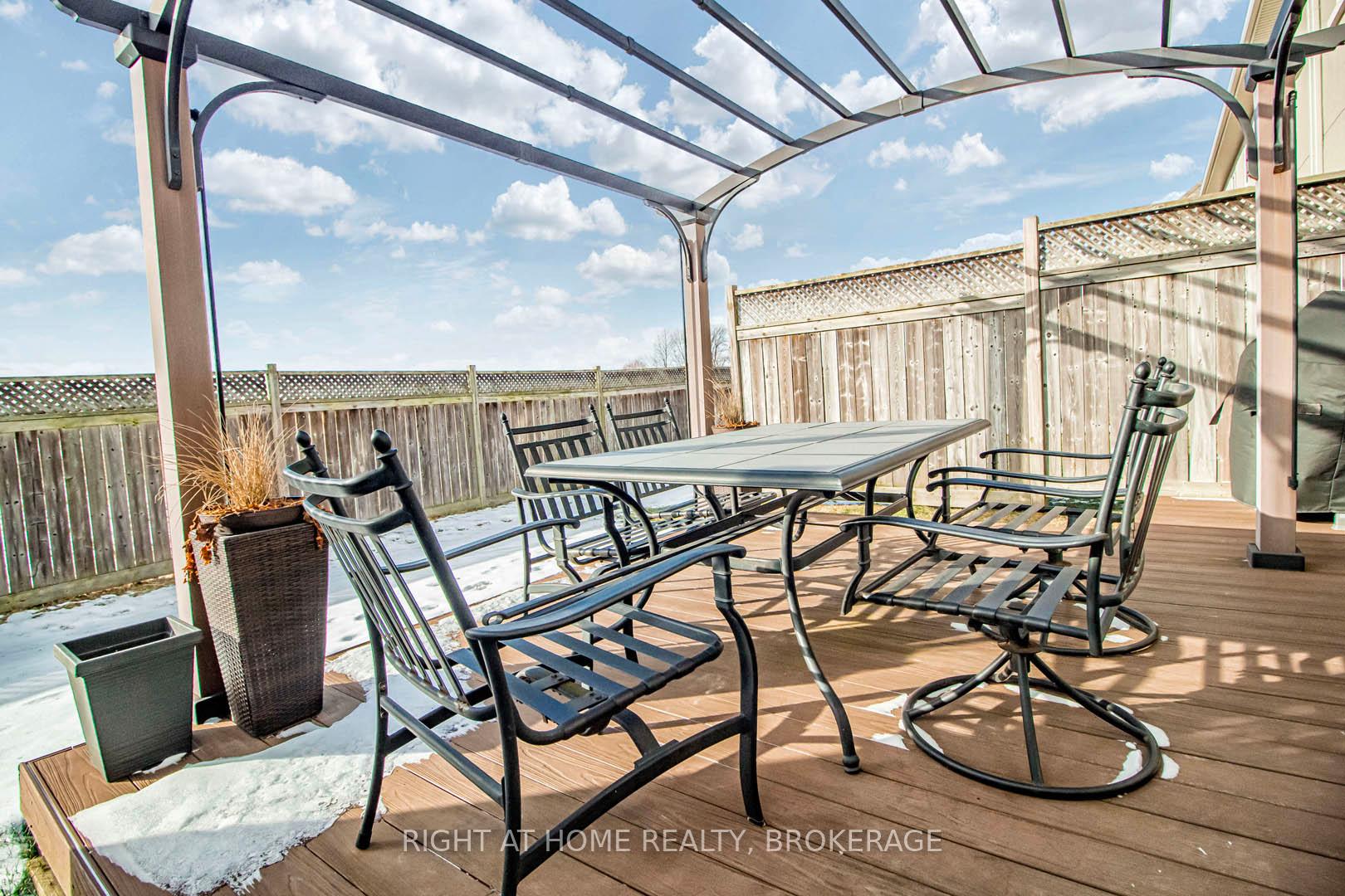 Photo 29 of Unit 9, 370 Stonehenge Drive, Hamilton, Meadowlands — HOMEH