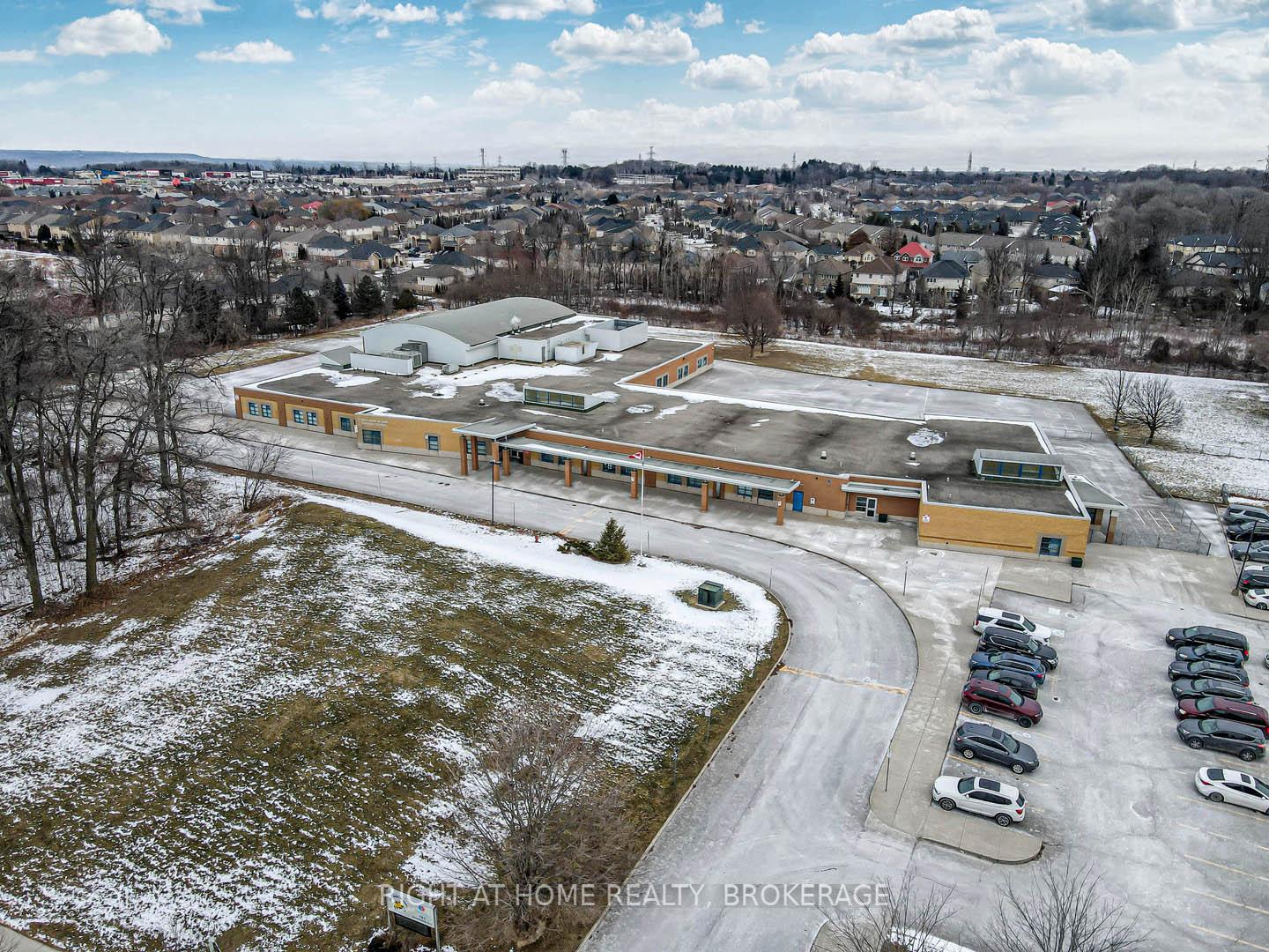 Photo 37 of Unit 9, 370 Stonehenge Drive, Hamilton, Meadowlands — HOMEH