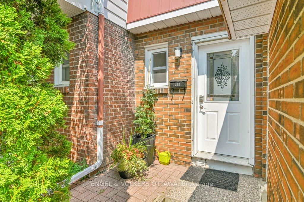 Photo 3 of Unit 107, 213 Romulus Private, Ottawa, Carson Meadows — HOMEH