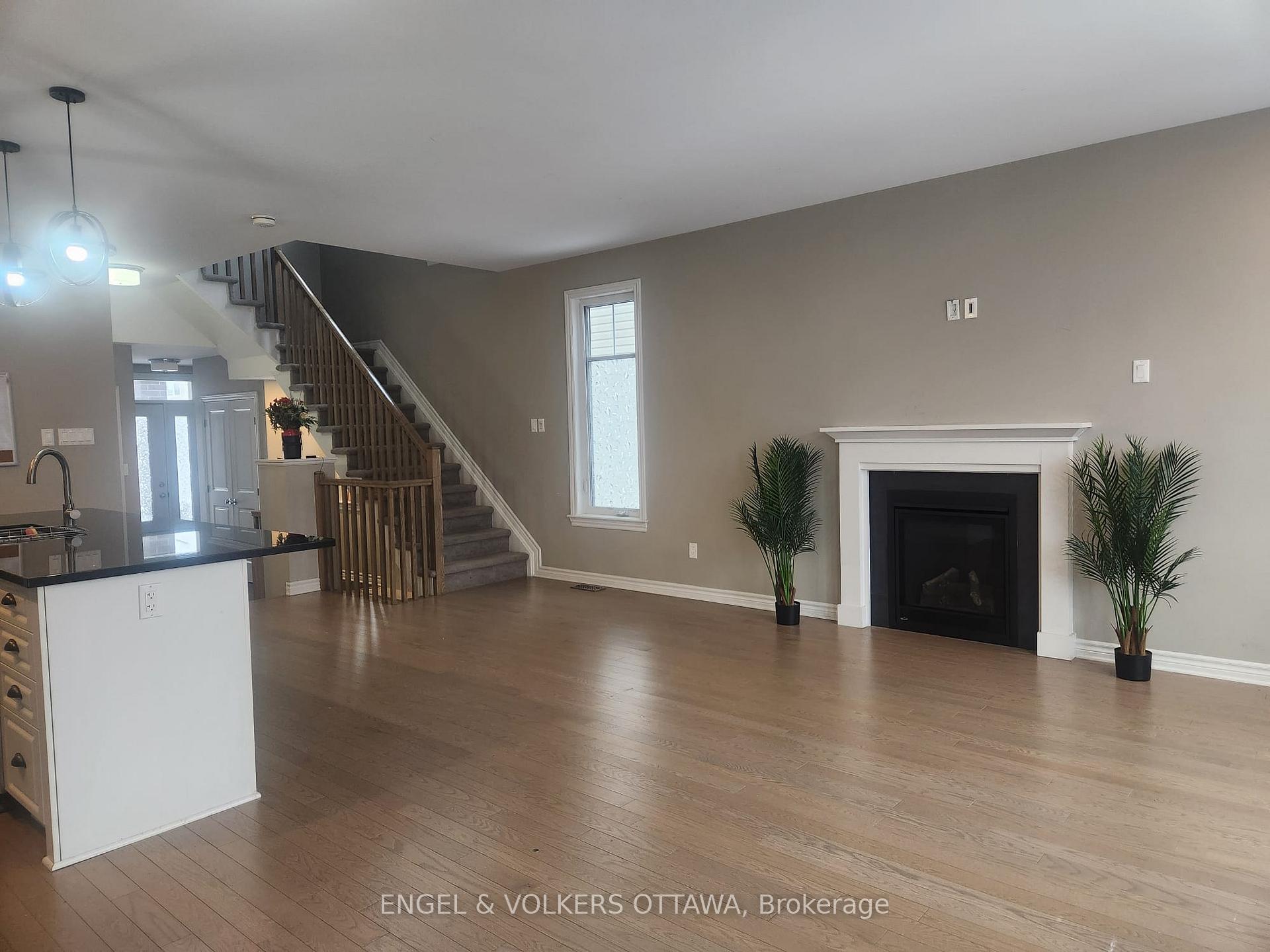 Photo 4 of 134 Lavatera Street, Ottawa, Blossom Park/Kemp Park/Findlay Creek — HOMEH