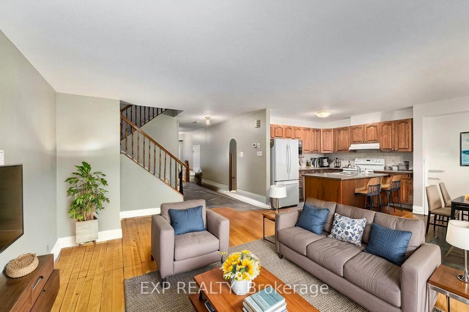 Photo 2 of 7 Marabrooke Street, Ottawa, Barrhaven - Strandherd — HOMEH