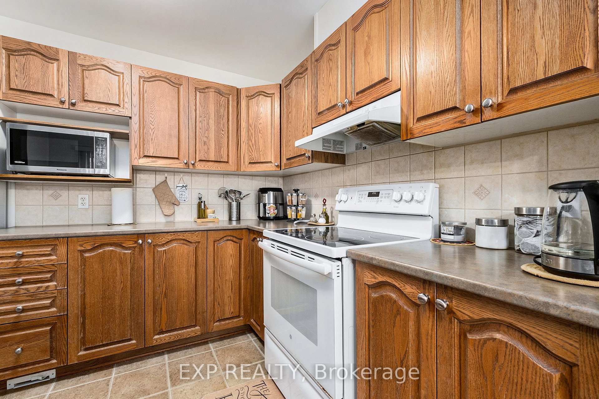 Photo 8 of 7 Marabrooke Street, Ottawa, Barrhaven - Strandherd — HOMEH