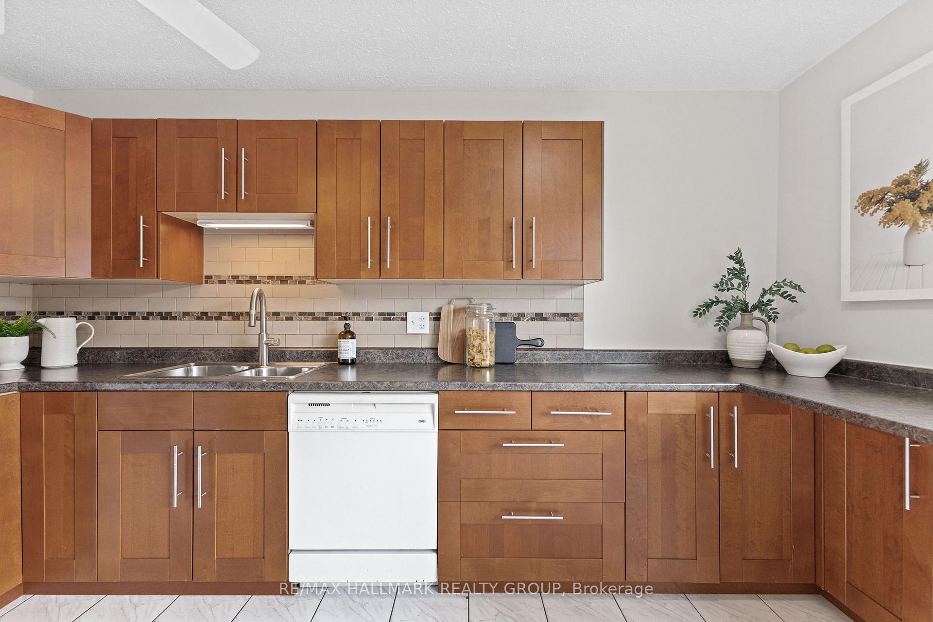 Photo 5 of Unit 43, 3555 Downpatrick Road, Ottawa, Windsor Park Village — HOMEH