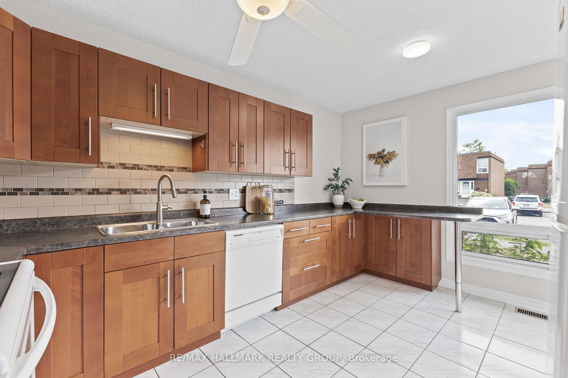 Photo 6 of Unit 43, 3555 Downpatrick Road, Ottawa, Windsor Park Village — HOMEH
