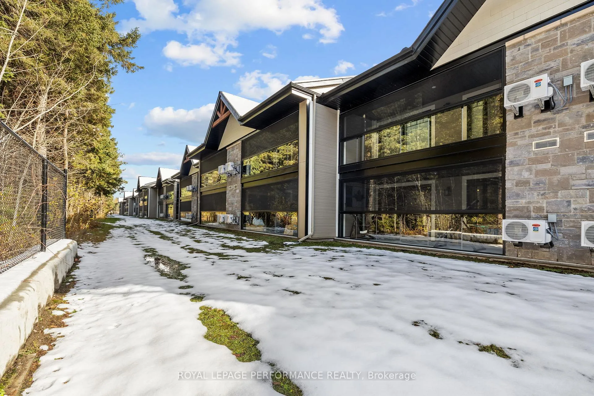 Photo 6 of Unit 404, 99 St Moritz Trail, Embrun — HOMEH