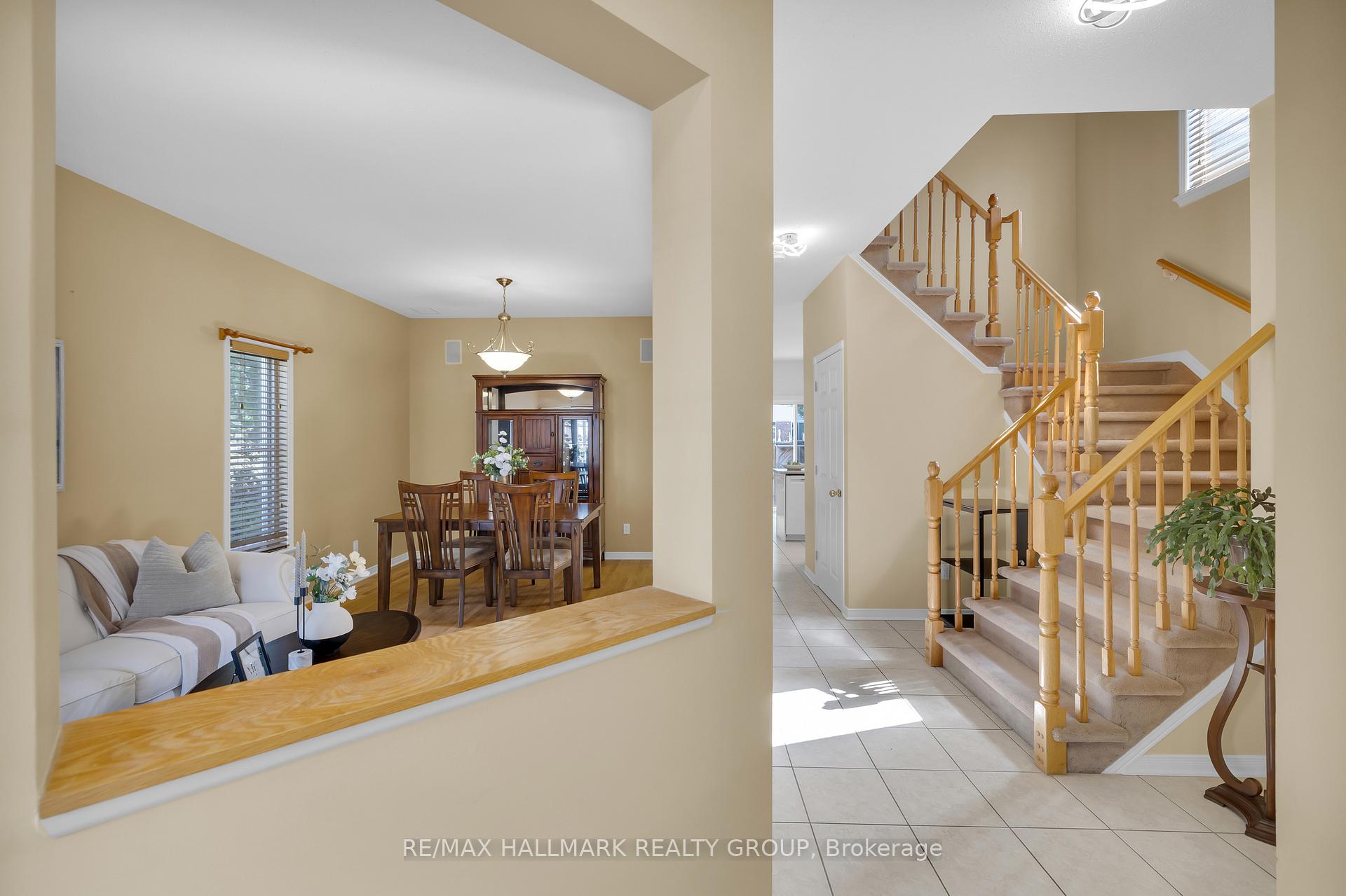 Photo 3 of 1087 Rocky Harbour Crescent, Ottawa, Riverside South/Gloucester Glen — HOMEH