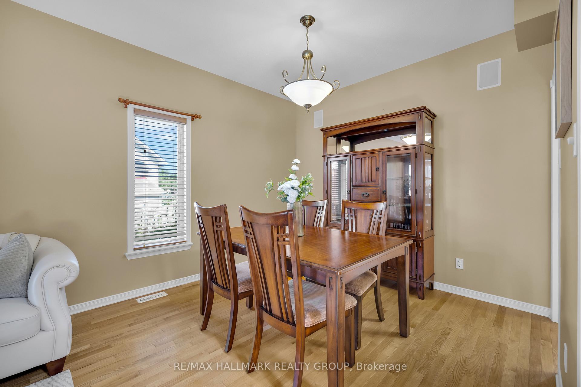 Photo 4 of 1087 Rocky Harbour Crescent, Ottawa, Riverside South/Gloucester Glen — HOMEH