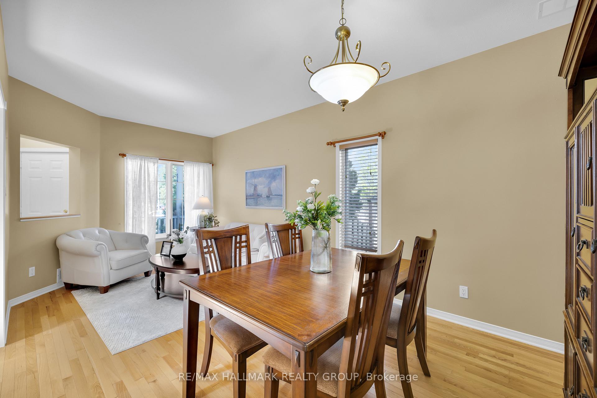 Photo 9 of 1087 Rocky Harbour Crescent, Ottawa, Riverside South/Gloucester Glen — HOMEH