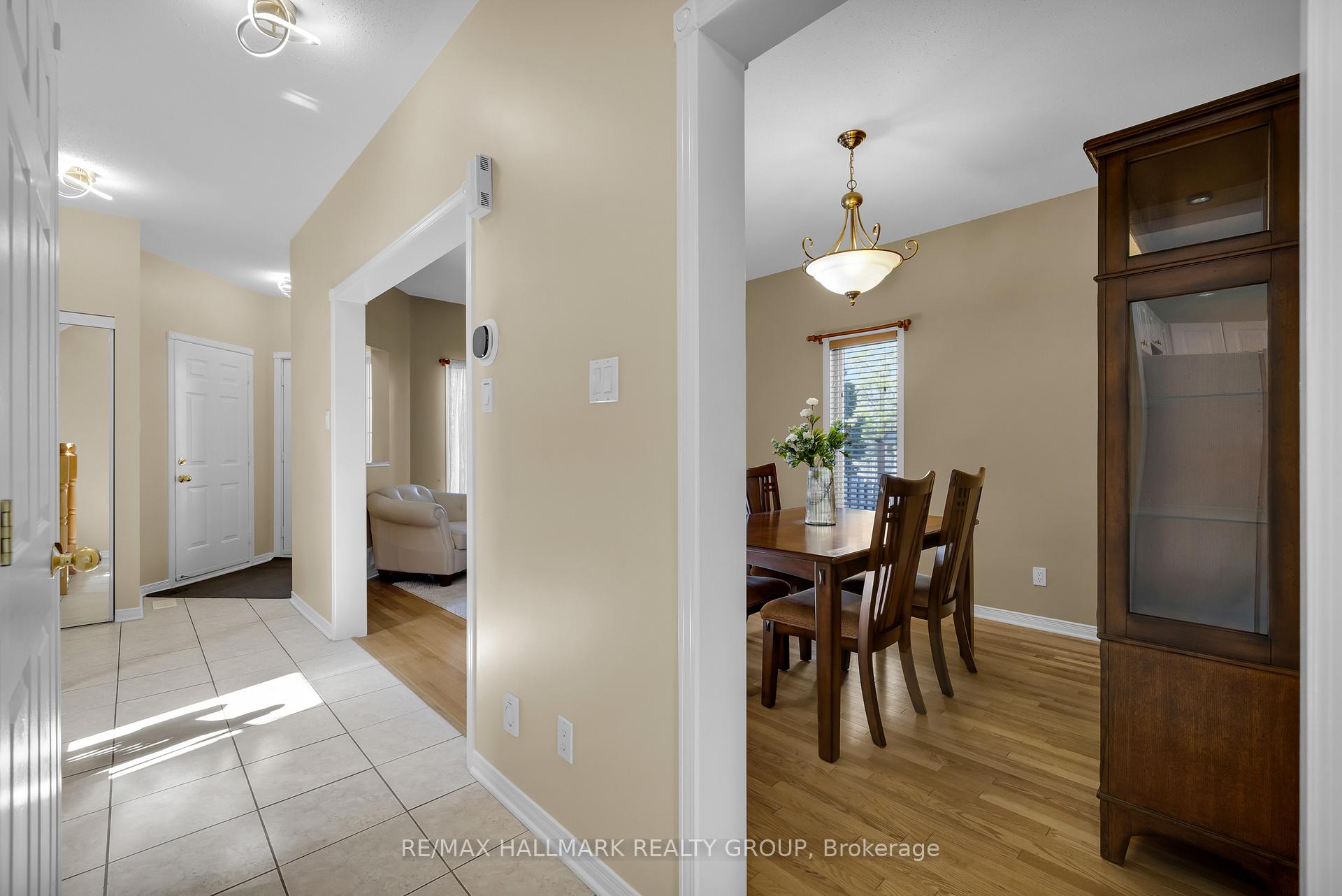 Photo 10 of 1087 Rocky Harbour Crescent, Ottawa, Riverside South/Gloucester Glen — HOMEH