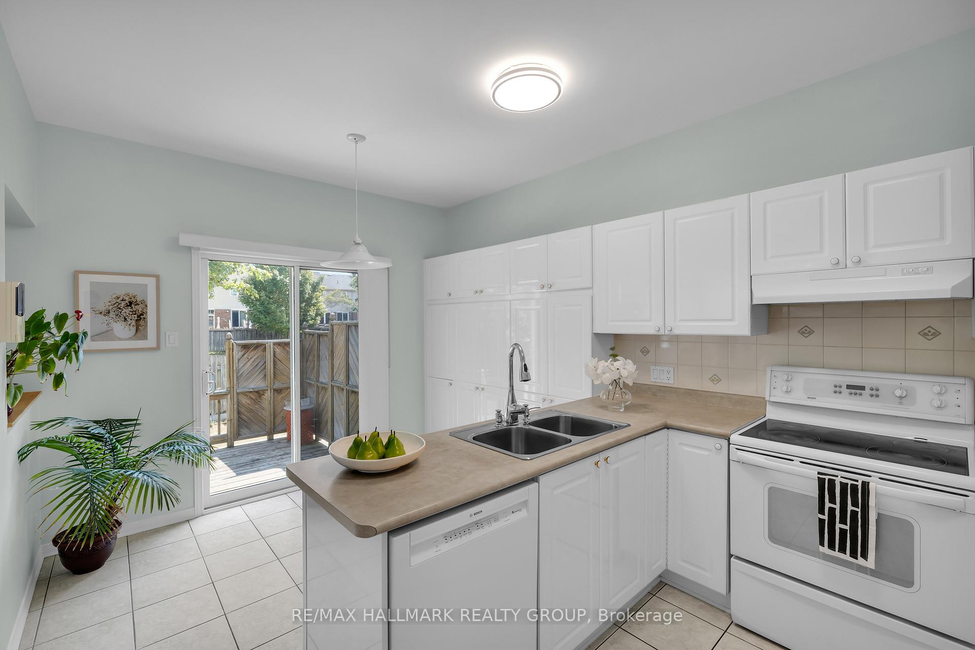 Photo 11 of 1087 Rocky Harbour Crescent, Ottawa, Riverside South/Gloucester Glen — HOMEH