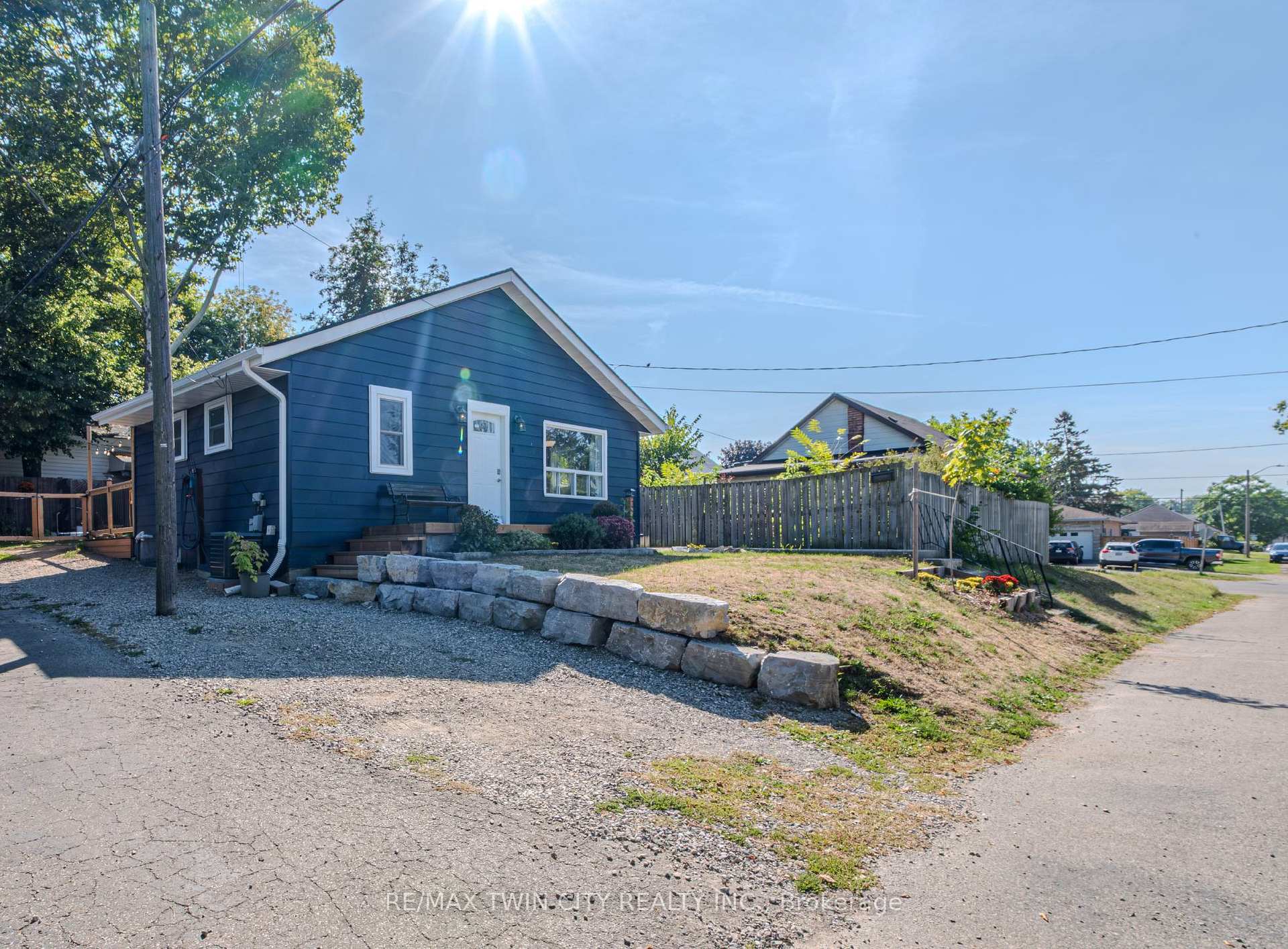 Photo 1 of 37 Twelfth Avenue, Brantford — HOMEH
