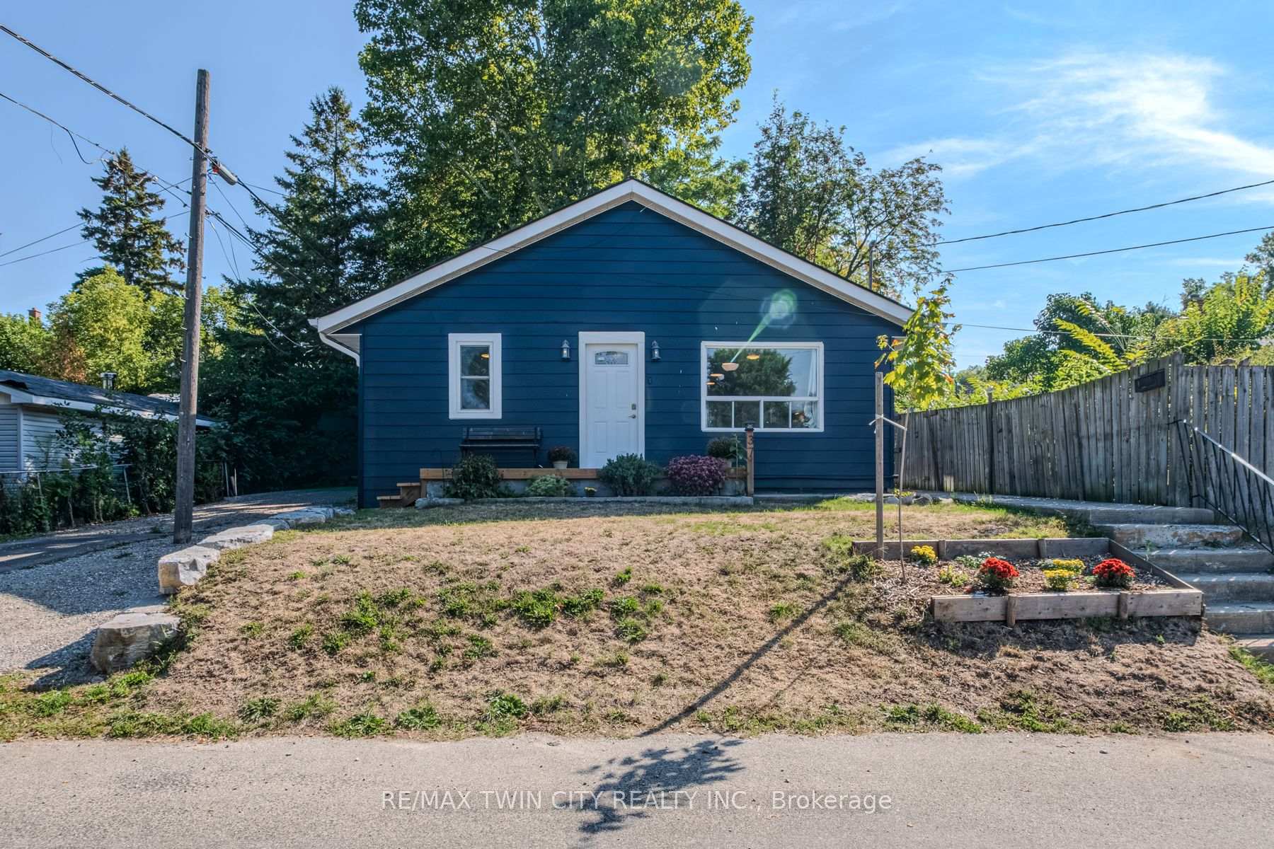 Photo 4 of 37 Twelfth Avenue, Brantford — HOMEH