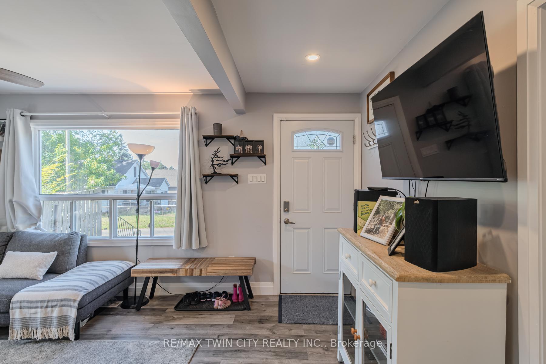 Photo 6 of 37 Twelfth Avenue, Brantford — HOMEH