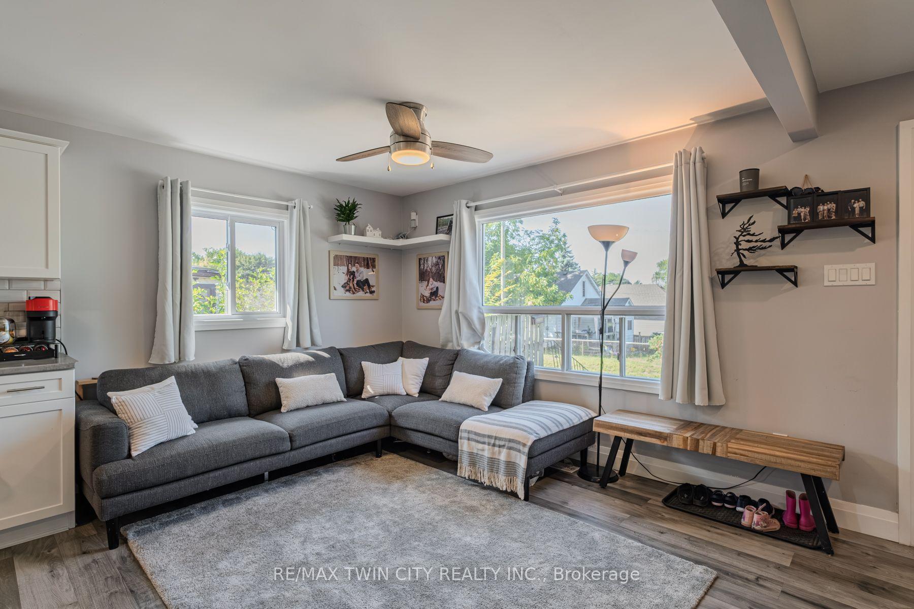 Photo 8 of 37 Twelfth Avenue, Brantford — HOMEH
