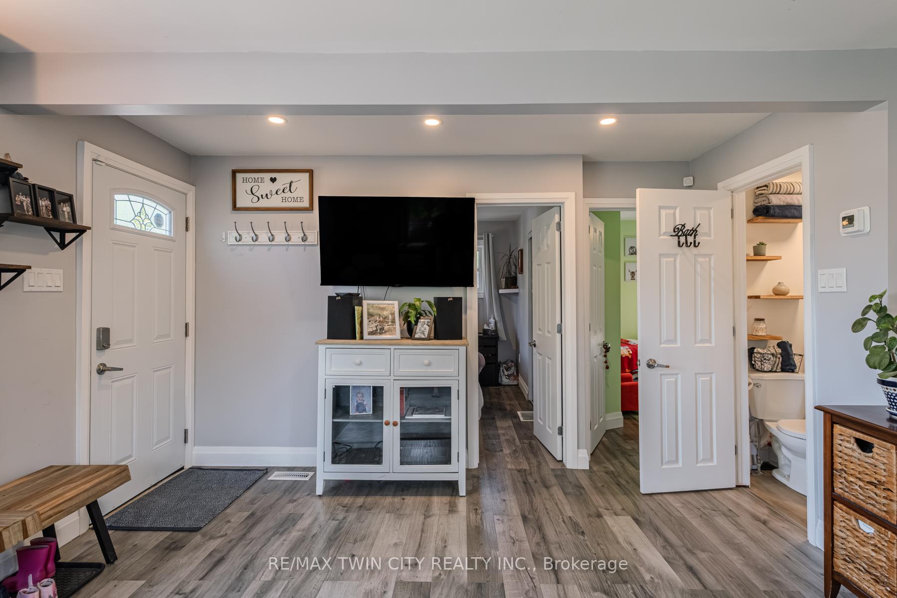Photo 10 of 37 Twelfth Avenue, Brantford — HOMEH