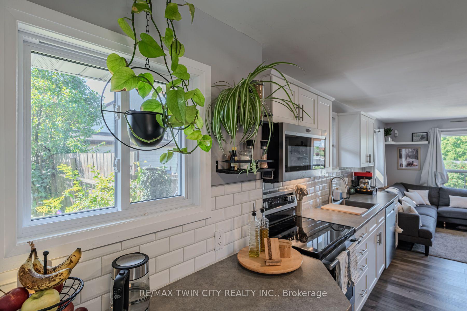 Photo 14 of 37 Twelfth Avenue, Brantford — HOMEH