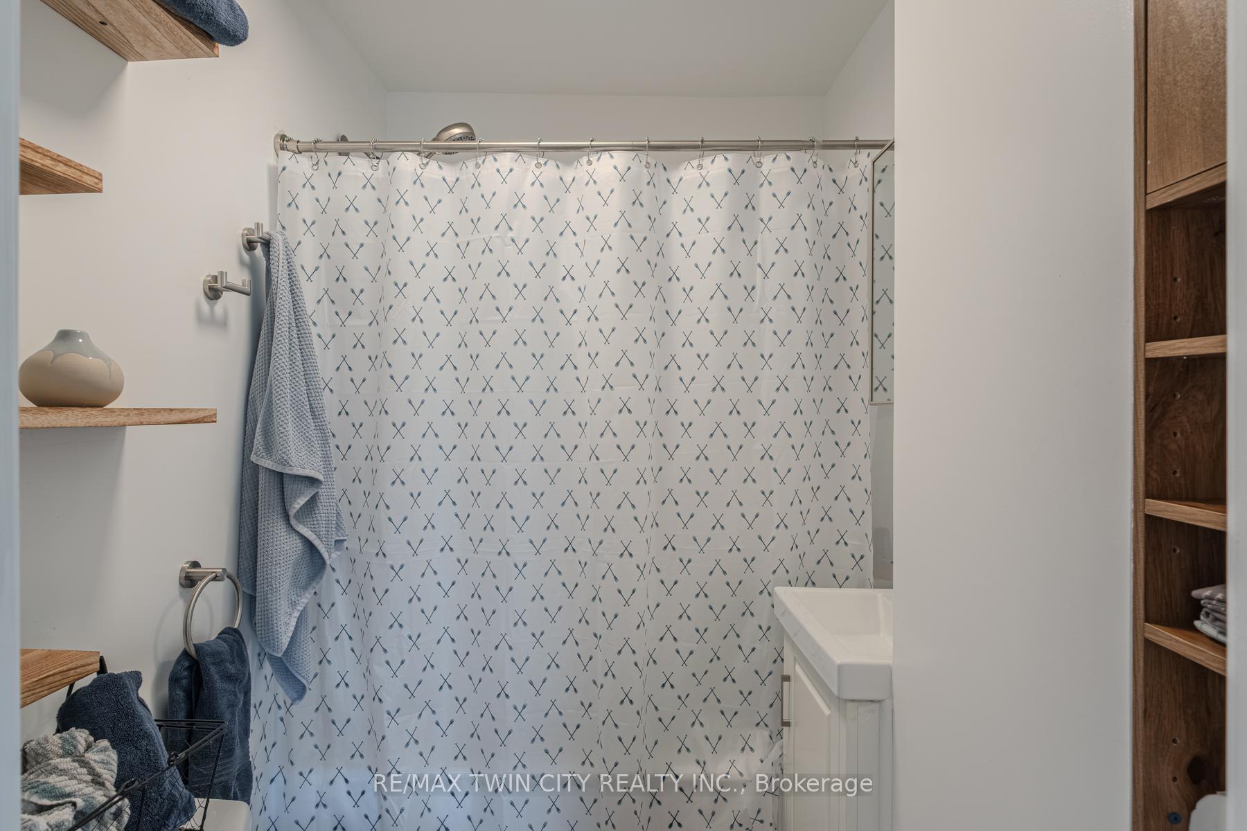 Photo 19 of 37 Twelfth Avenue, Brantford — HOMEH