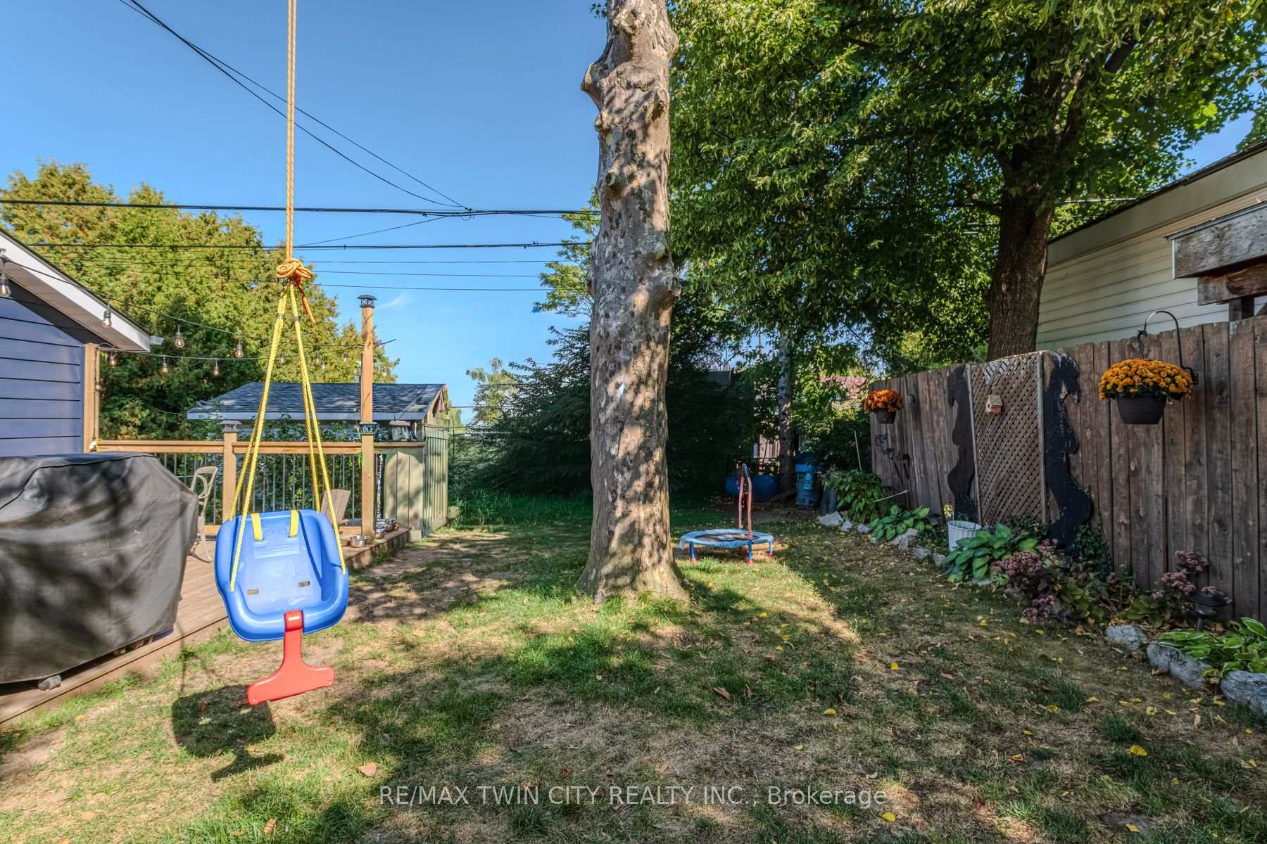 Photo 21 of 37 Twelfth Avenue, Brantford — HOMEH