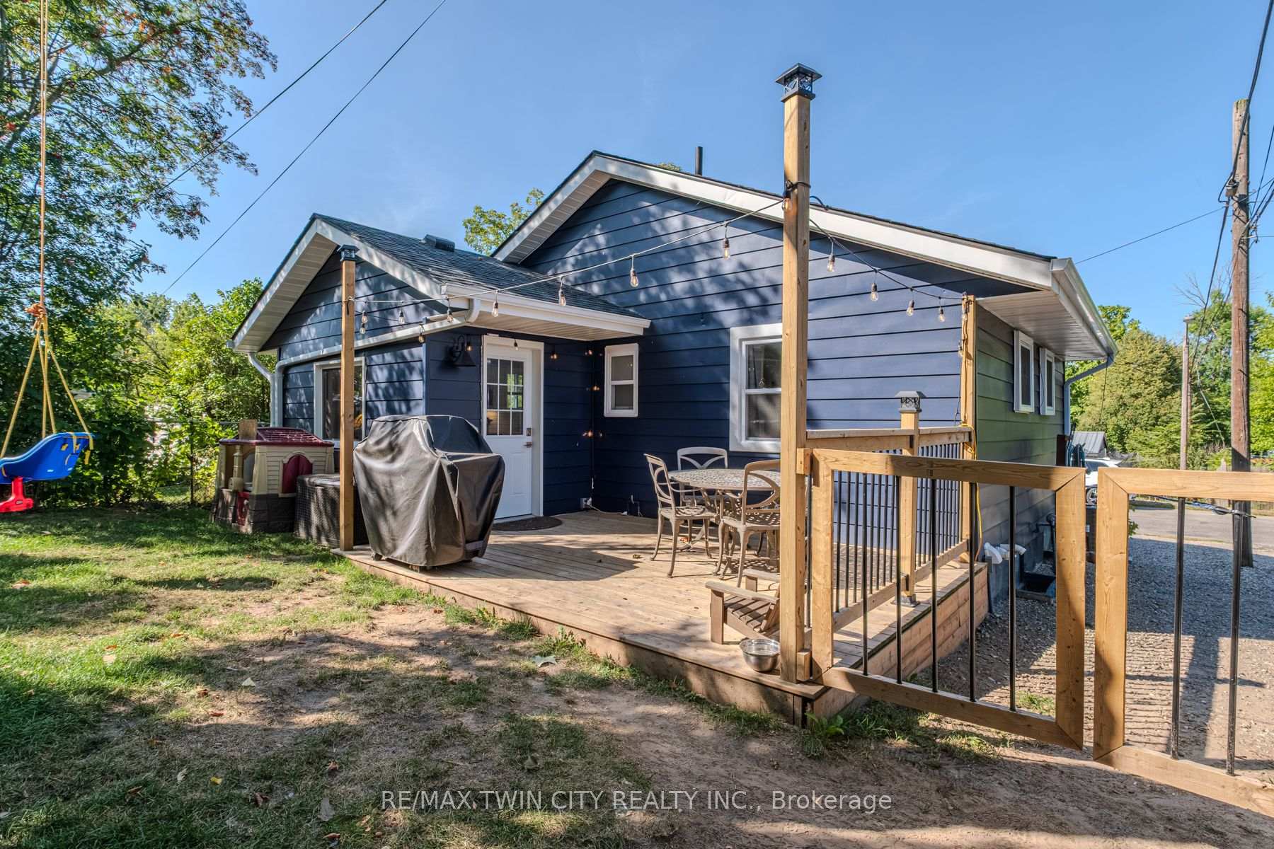 Photo 23 of 37 Twelfth Avenue, Brantford — HOMEH