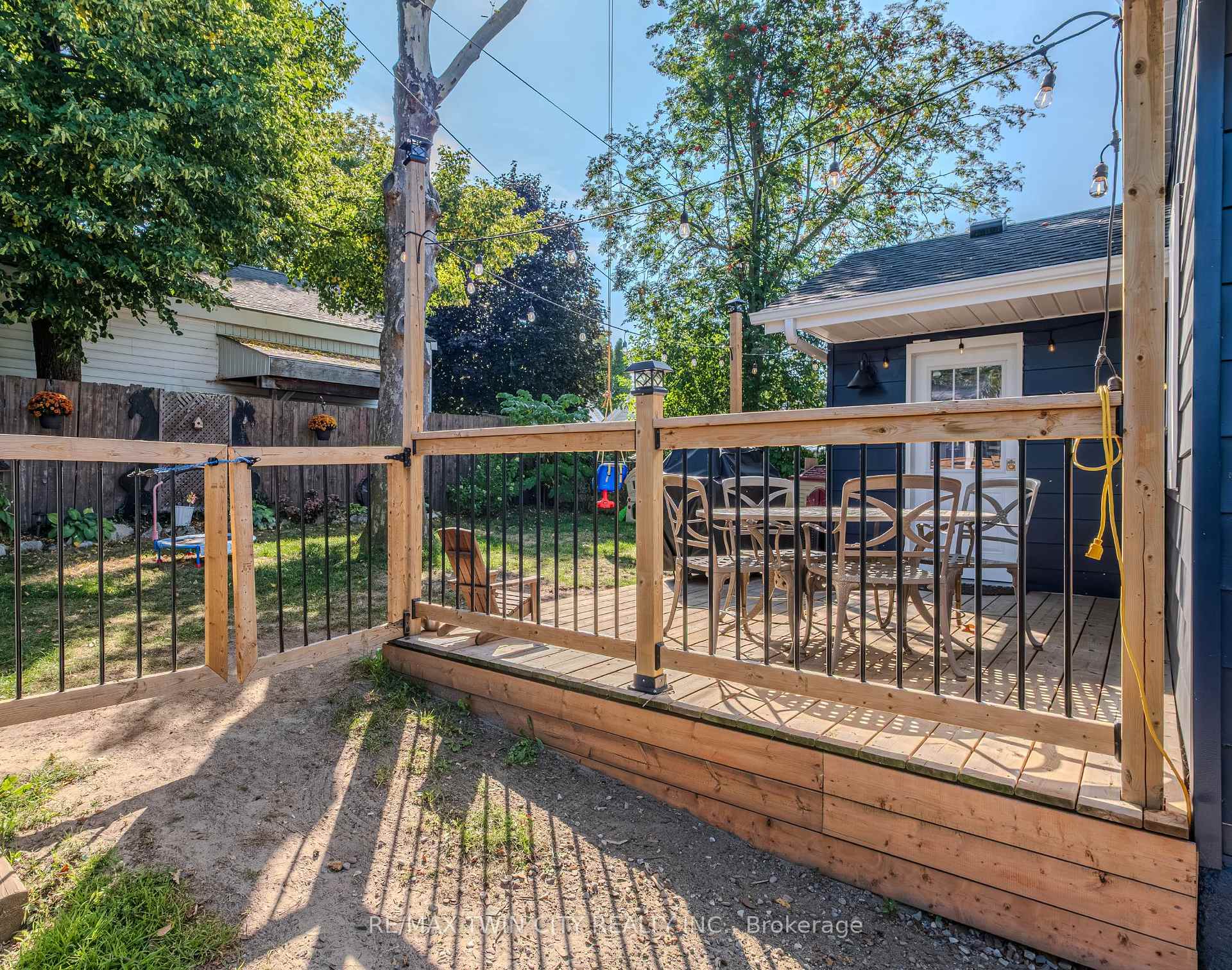 Photo 20 of 37 Twelfth Avenue, Brantford — HOMEH