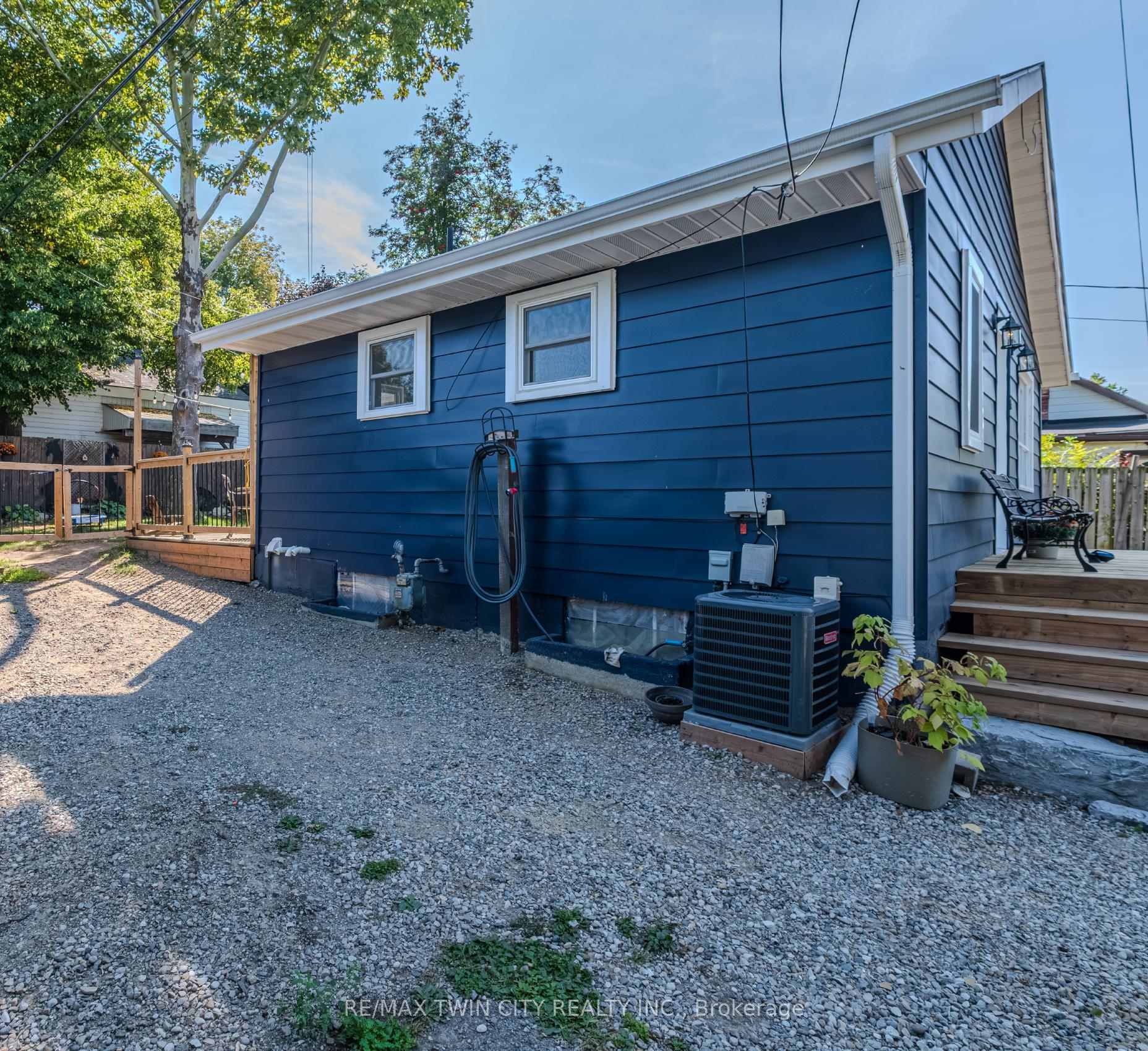 Photo 24 of 37 Twelfth Avenue, Brantford — HOMEH