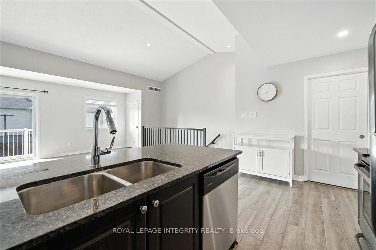 Photo 8 of 66 Sternes Private, Ottawa, Springridge/East Village — HOMEH
