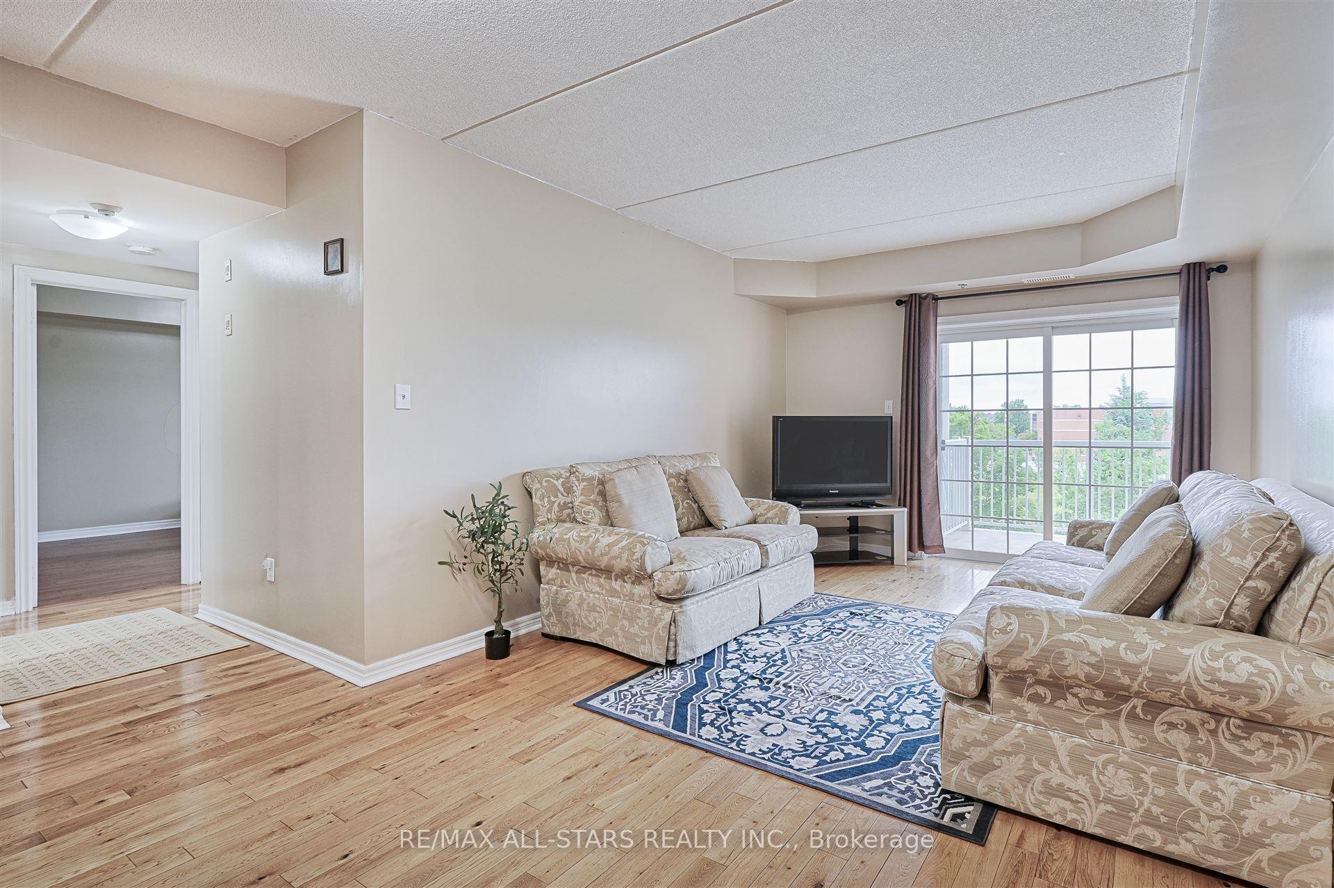 Photo 6 of Unit 304, 7428 Markham Road, Markham, Middlefield — HOMEH