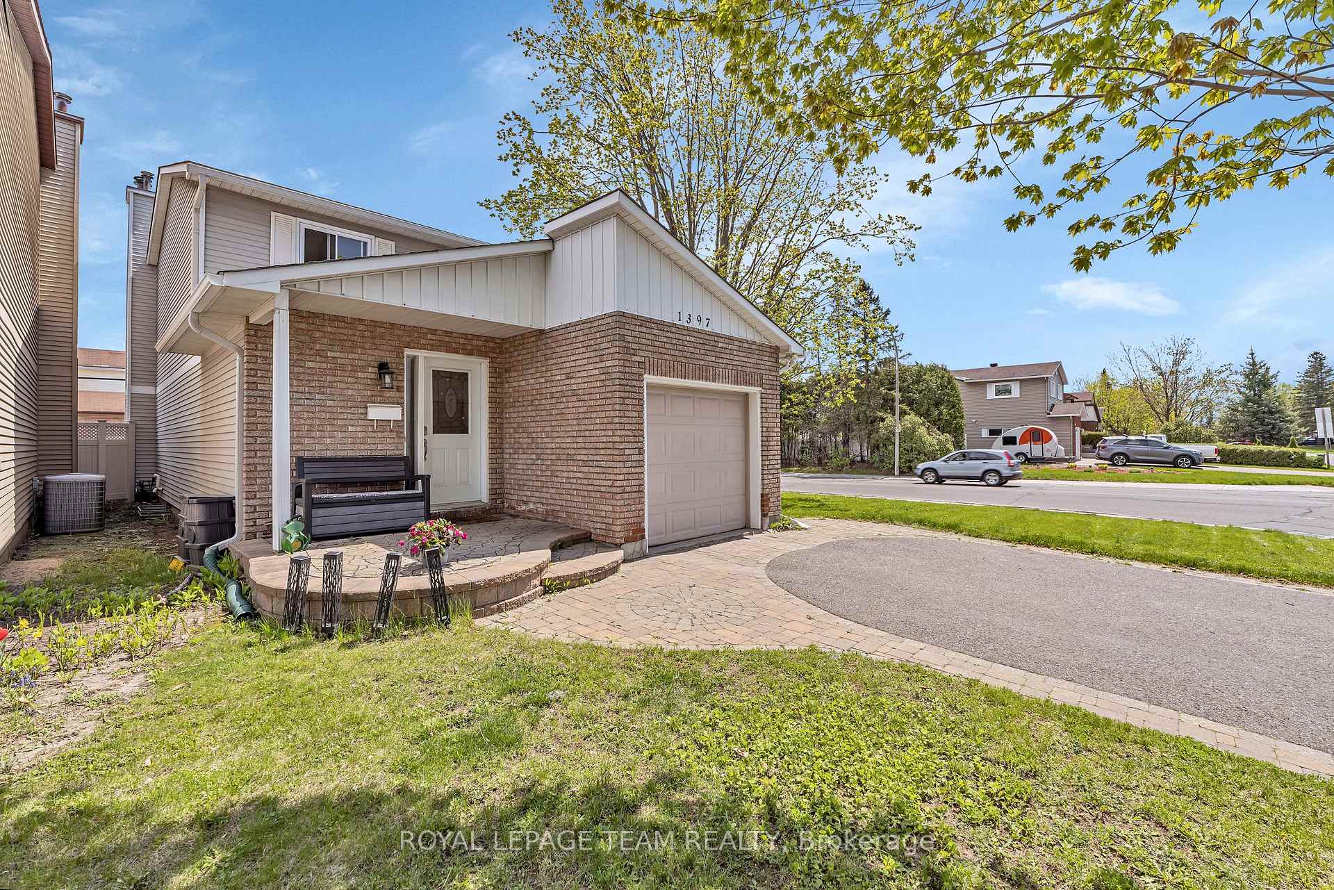 Photo 11 of 1397 Cedarcroft Crescent, Ottawa, Pineview — HOMEH