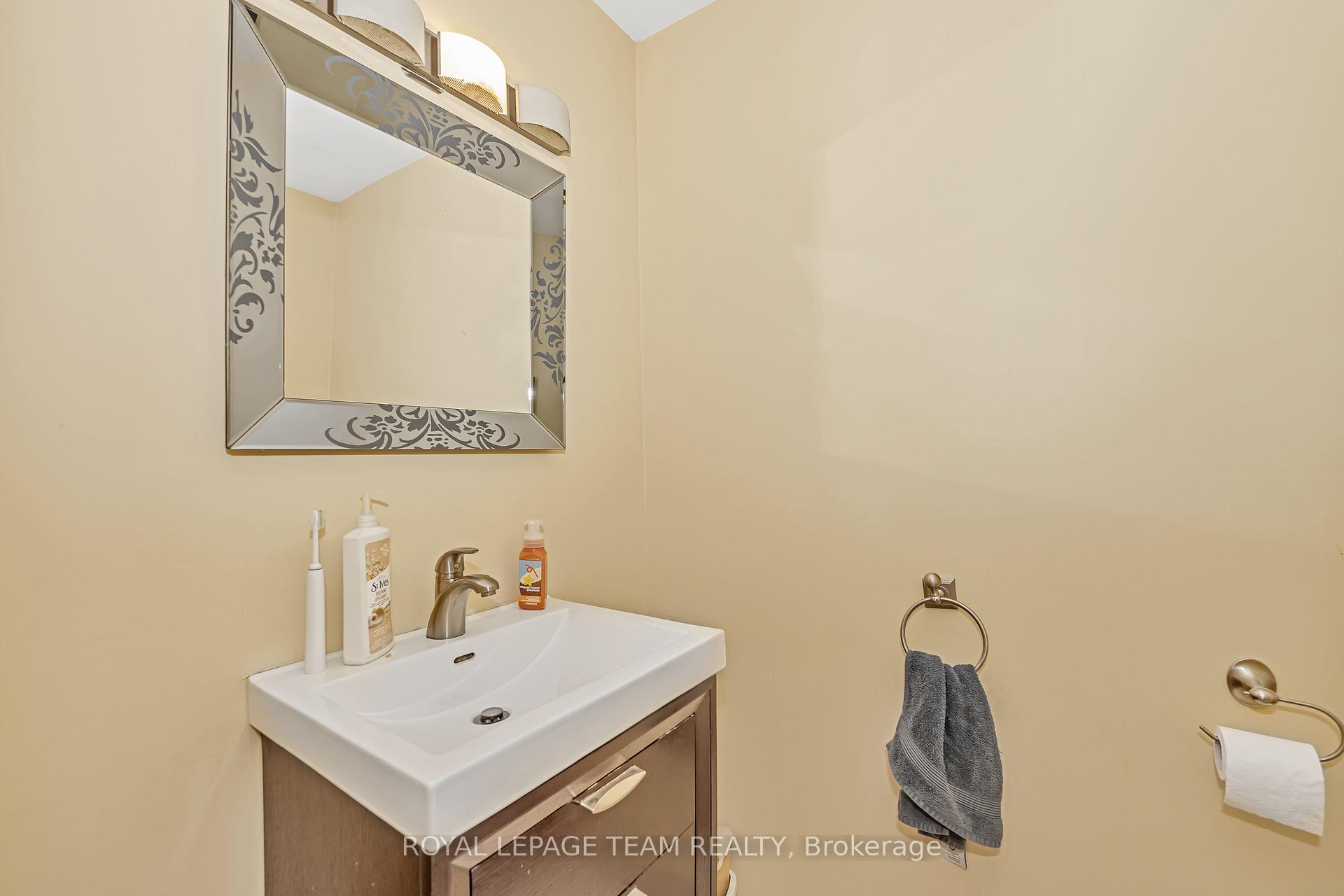 Photo 4 of 1397 Cedarcroft Crescent, Ottawa, Pineview — HOMEH