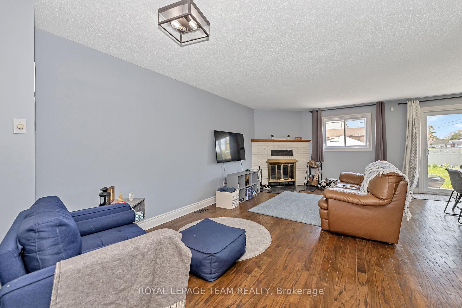 Photo 10 of 1397 Cedarcroft Crescent, Ottawa, Pineview — HOMEH