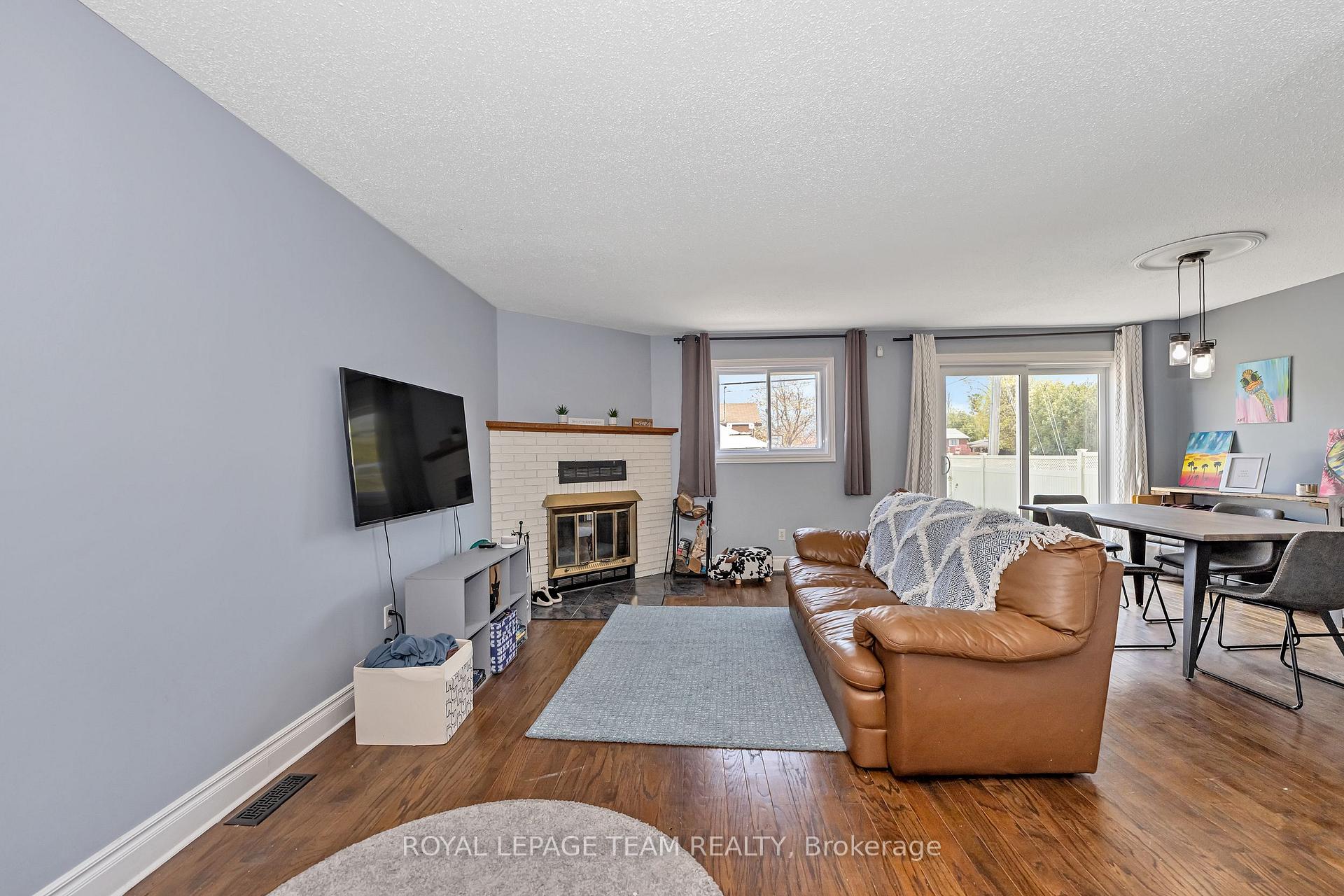Photo 6 of 1397 Cedarcroft Crescent, Ottawa, Pineview — HOMEH