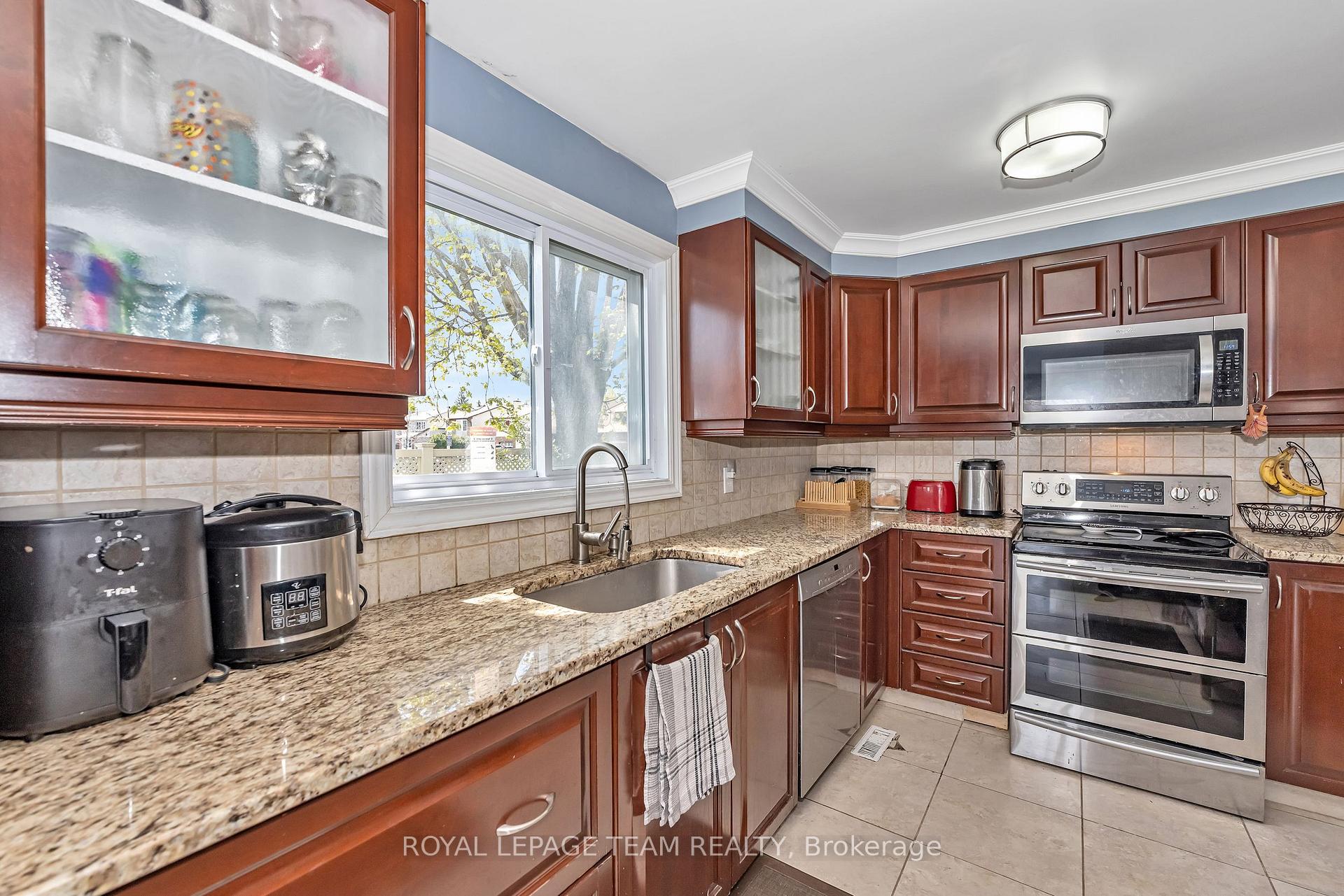Photo 15 of 1397 Cedarcroft Crescent, Ottawa, Pineview — HOMEH