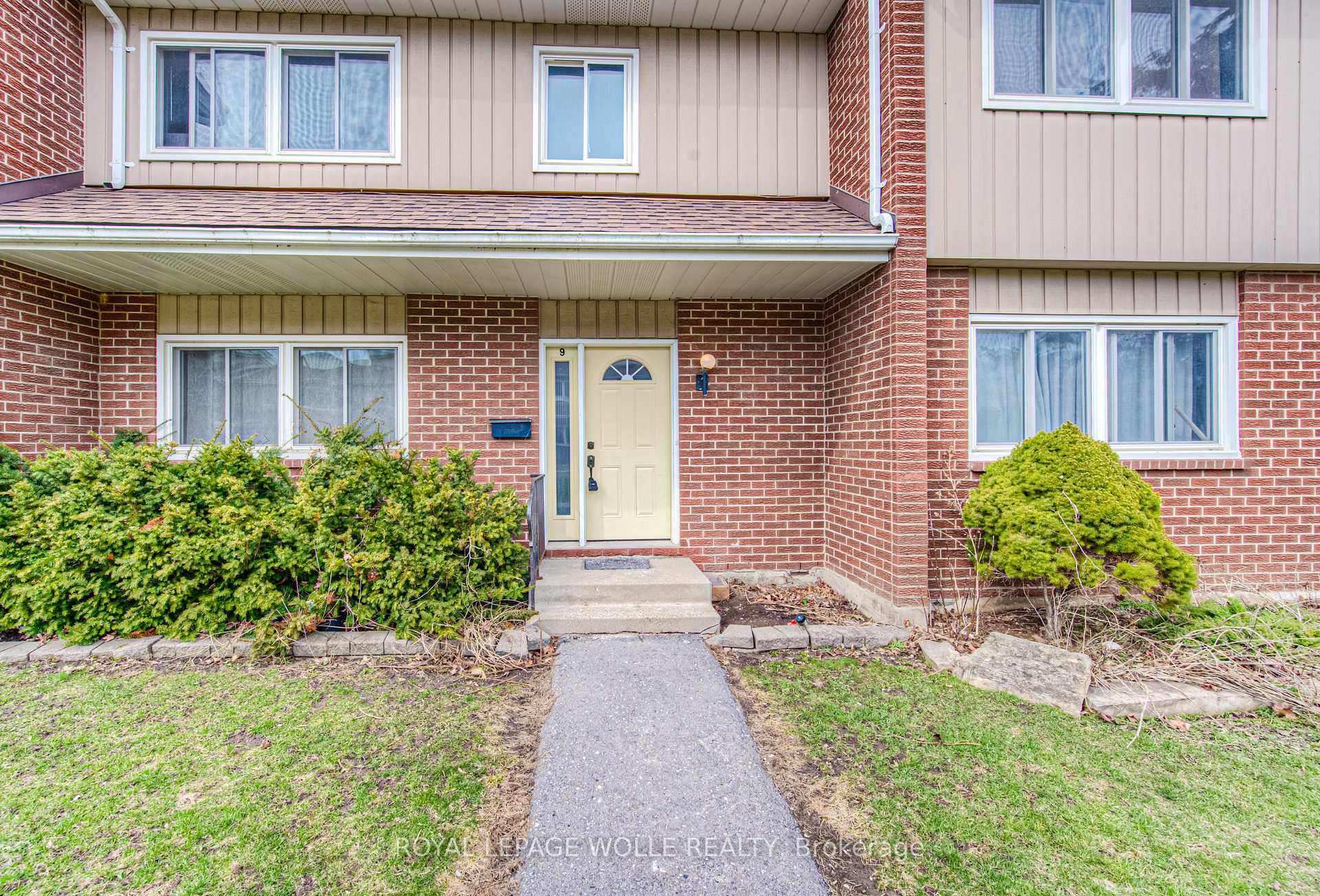 Photo 3 of Unit 9, 121 University Avenue E, Waterloo — HOMEH
