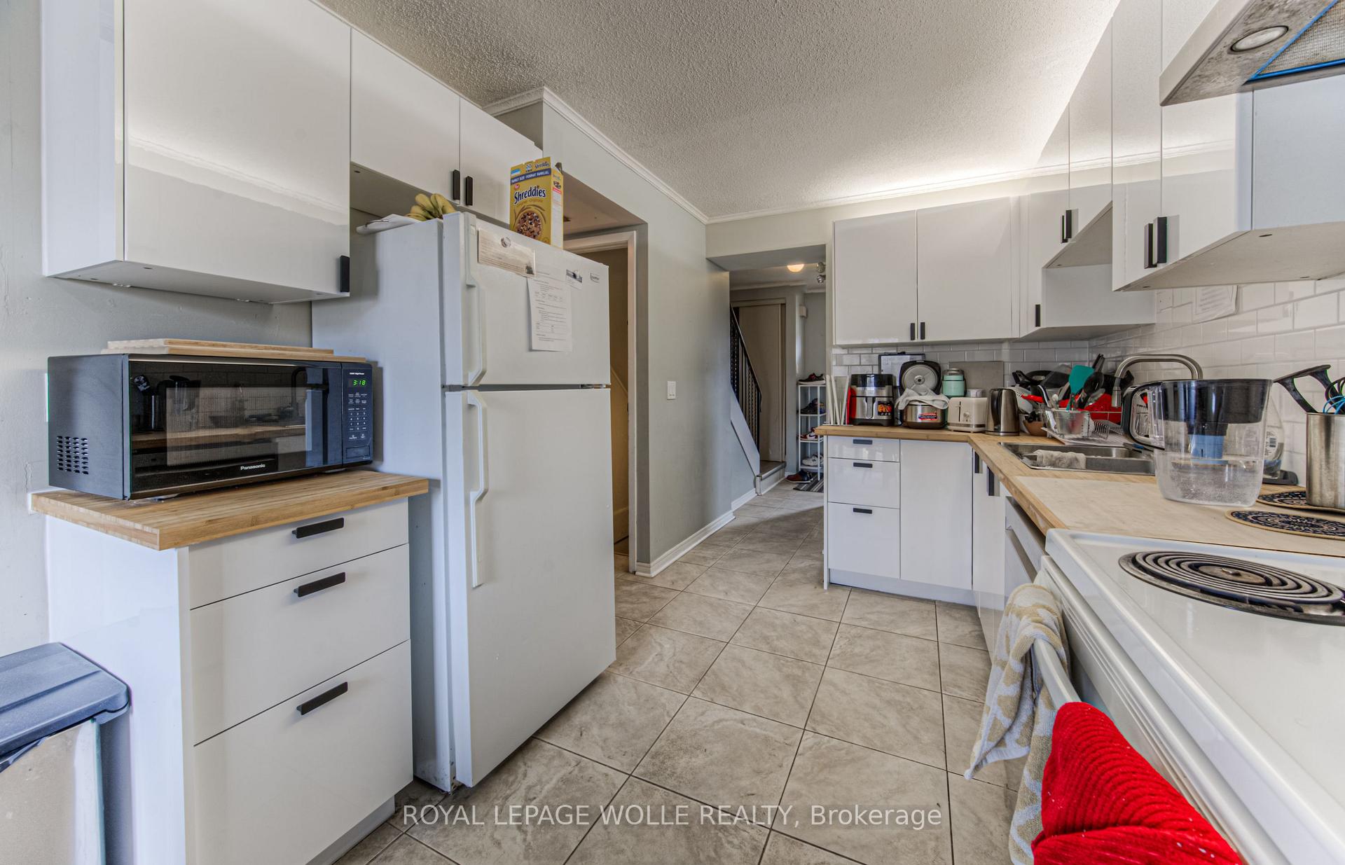 Photo 5 of Unit 9, 121 University Avenue E, Waterloo — HOMEH