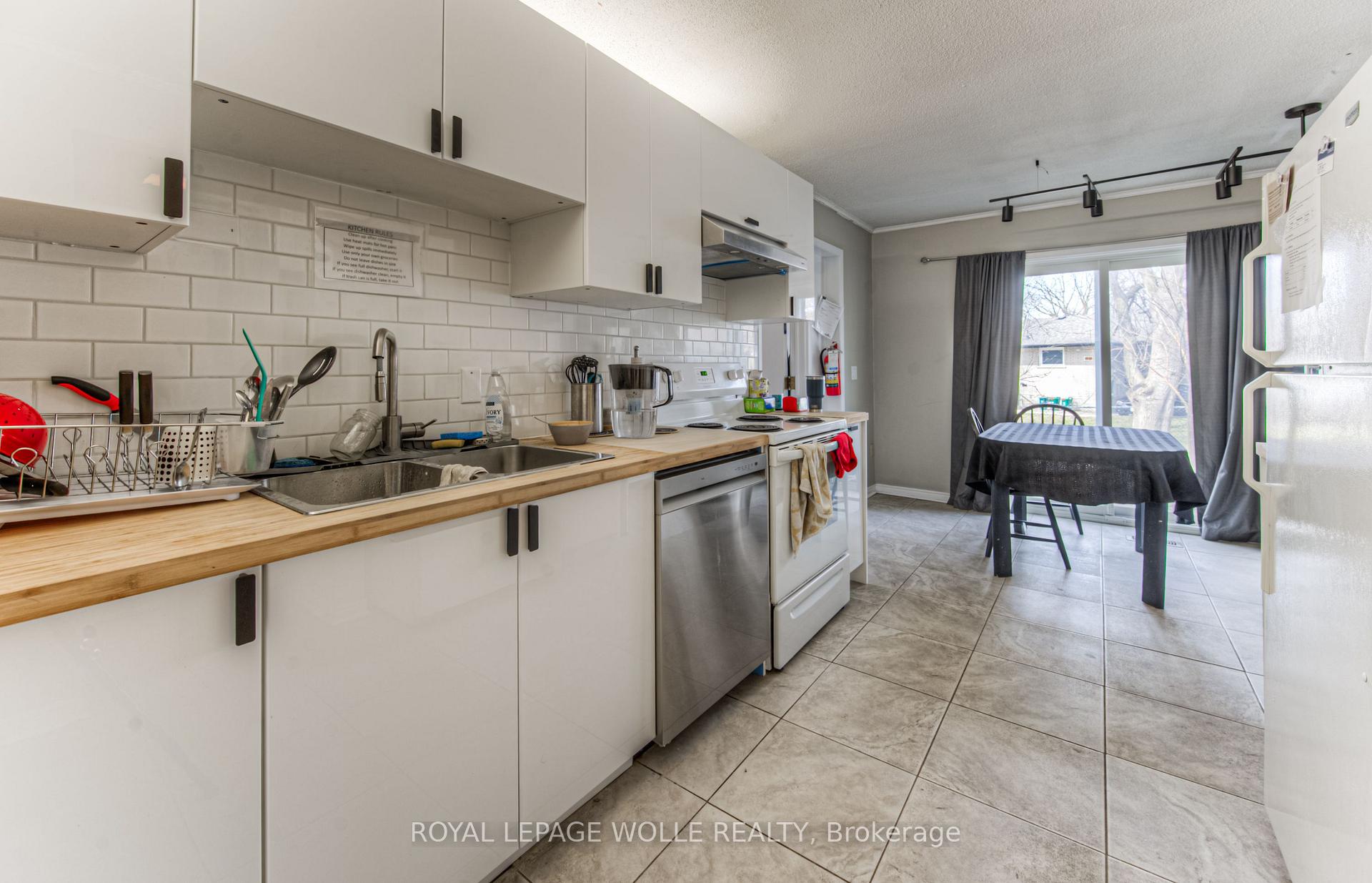 Photo 6 of Unit 9, 121 University Avenue E, Waterloo — HOMEH