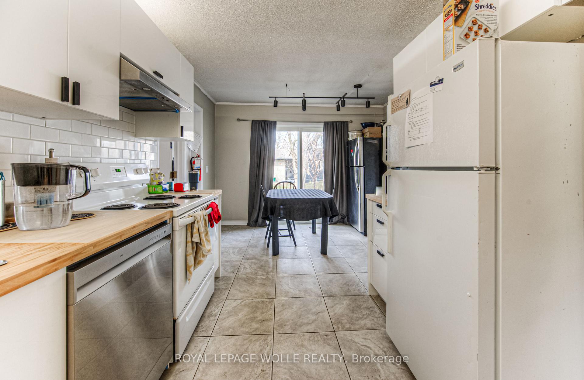 Photo 7 of Unit 9, 121 University Avenue E, Waterloo — HOMEH