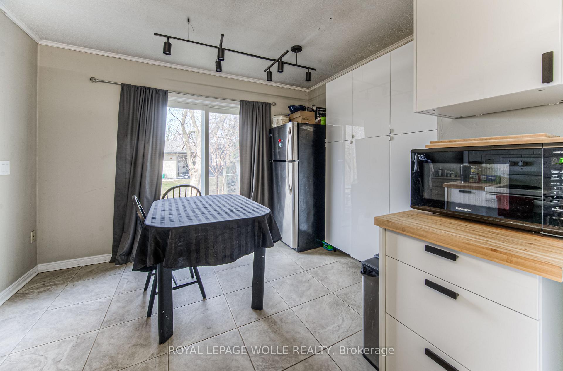 Photo 8 of Unit 9, 121 University Avenue E, Waterloo — HOMEH