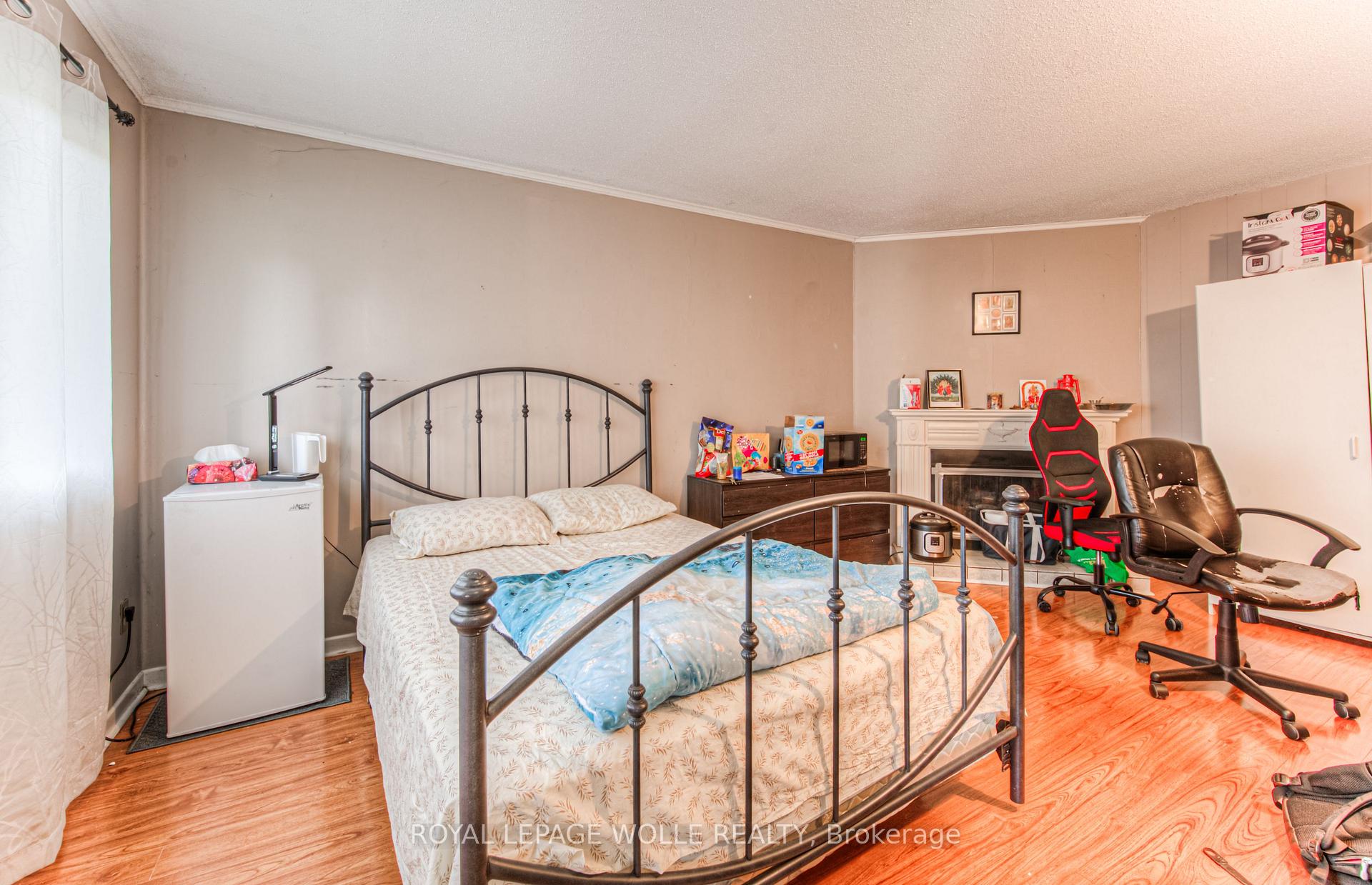 Photo 11 of Unit 9, 121 University Avenue E, Waterloo — HOMEH