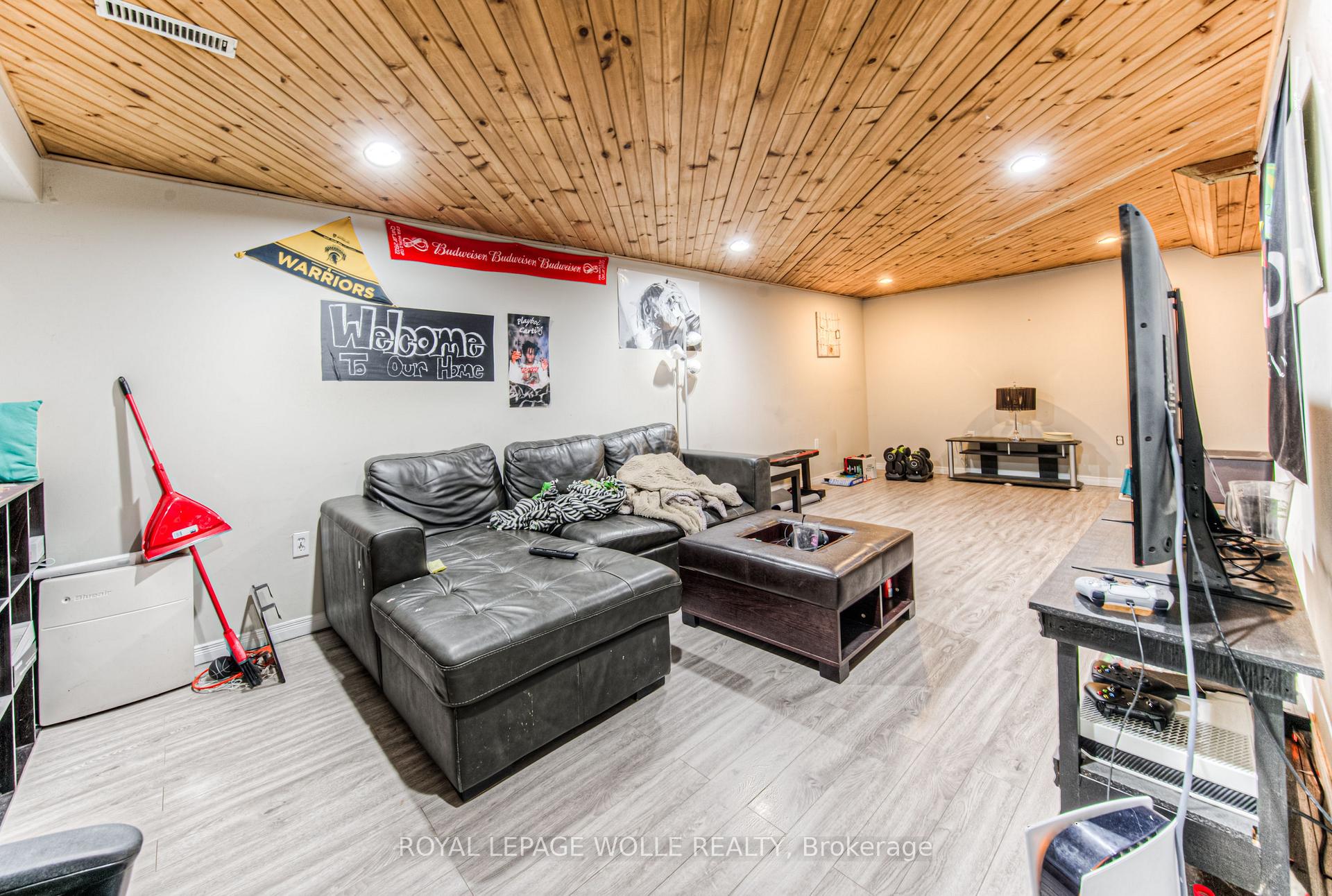 Photo 13 of Unit 9, 121 University Avenue E, Waterloo — HOMEH