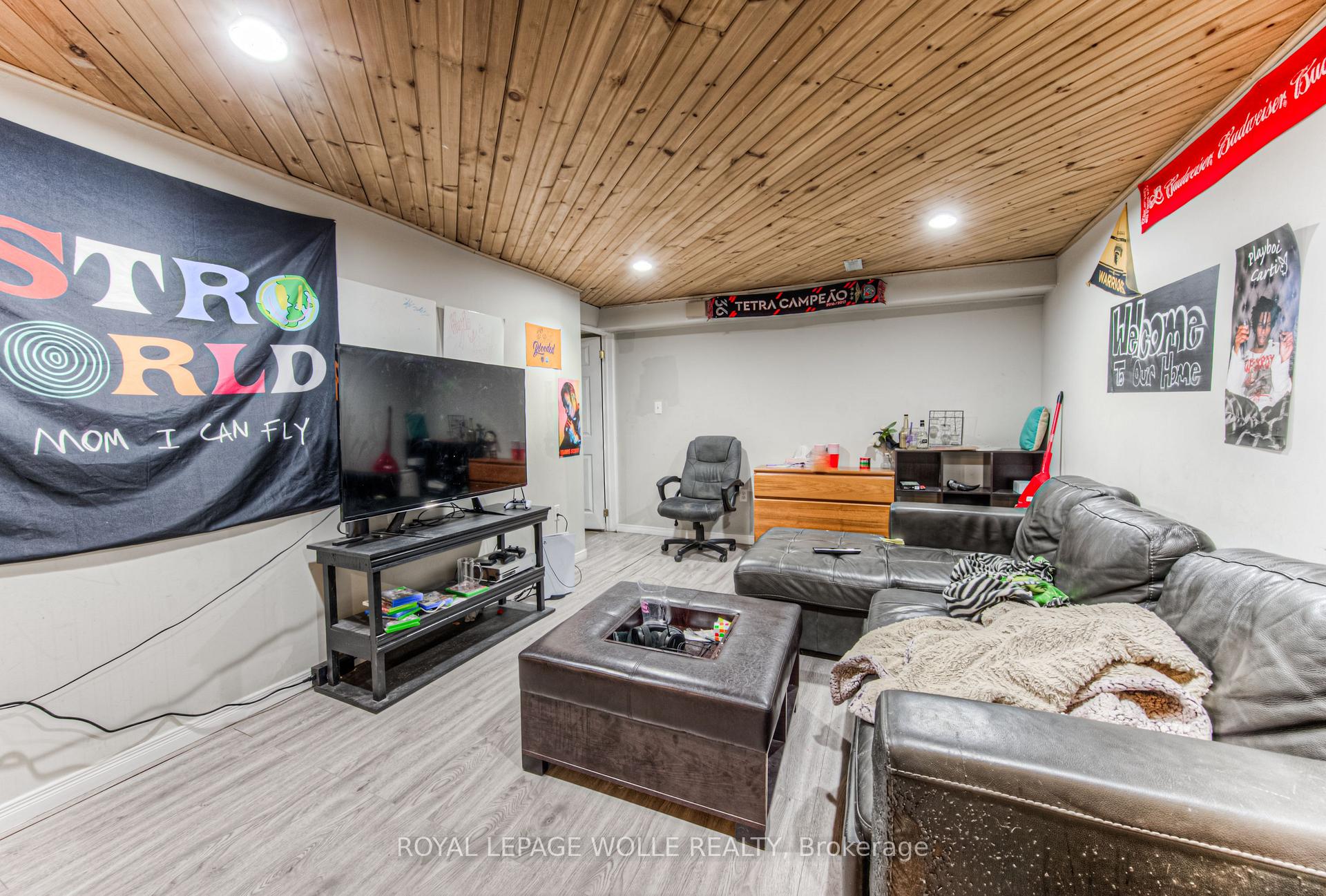 Photo 16 of Unit 9, 121 University Avenue E, Waterloo — HOMEH