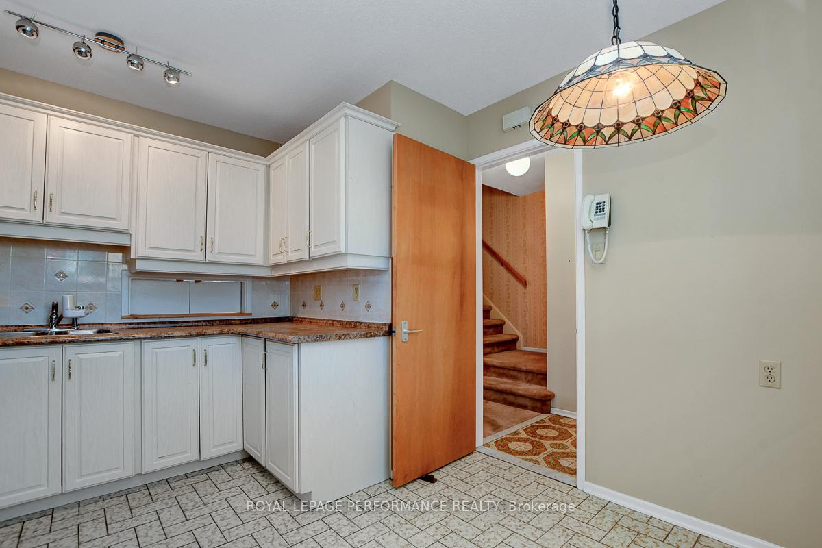 Photo 3 of 7 Carmichael Court, Ottawa, Kanata - Beaverbrook — HOMEH