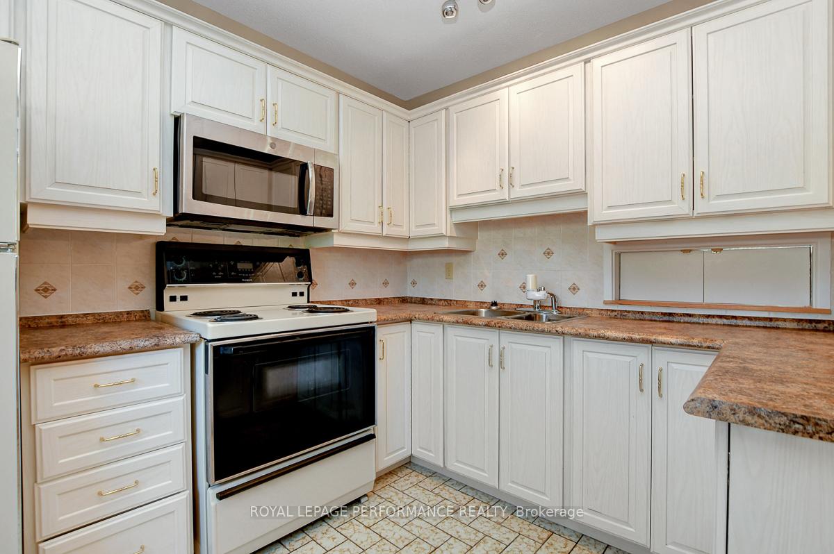 Photo 4 of 7 Carmichael Court, Ottawa, Kanata - Beaverbrook — HOMEH