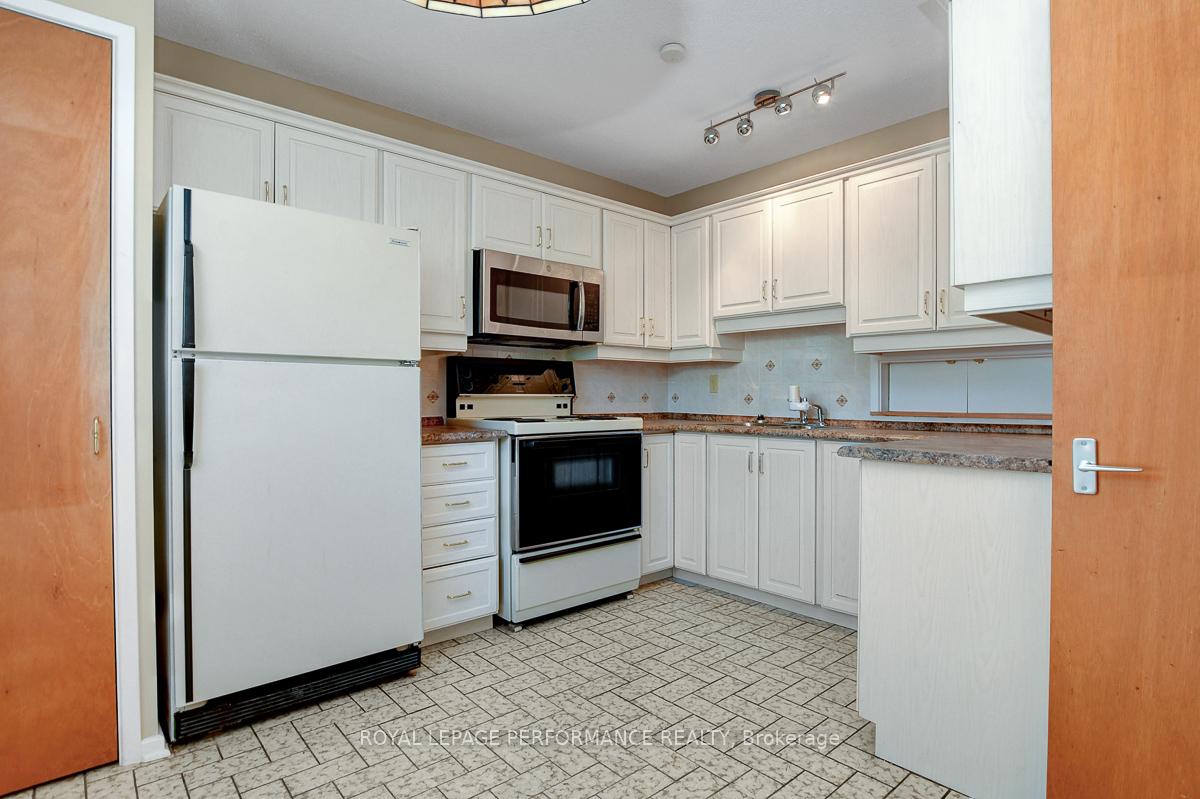 Photo 6 of 7 Carmichael Court, Ottawa, Kanata - Beaverbrook — HOMEH
