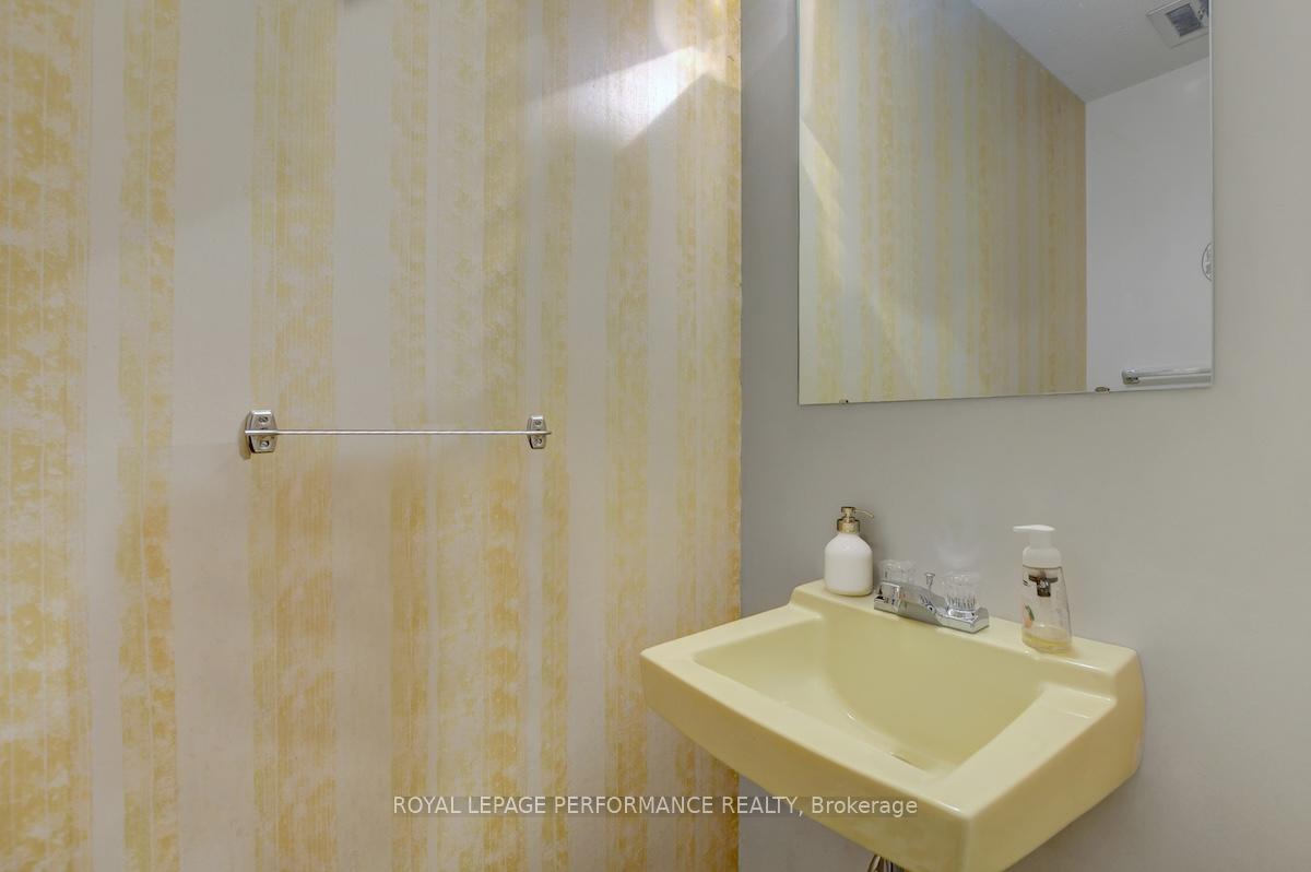 Photo 11 of 7 Carmichael Court, Ottawa, Kanata - Beaverbrook — HOMEH
