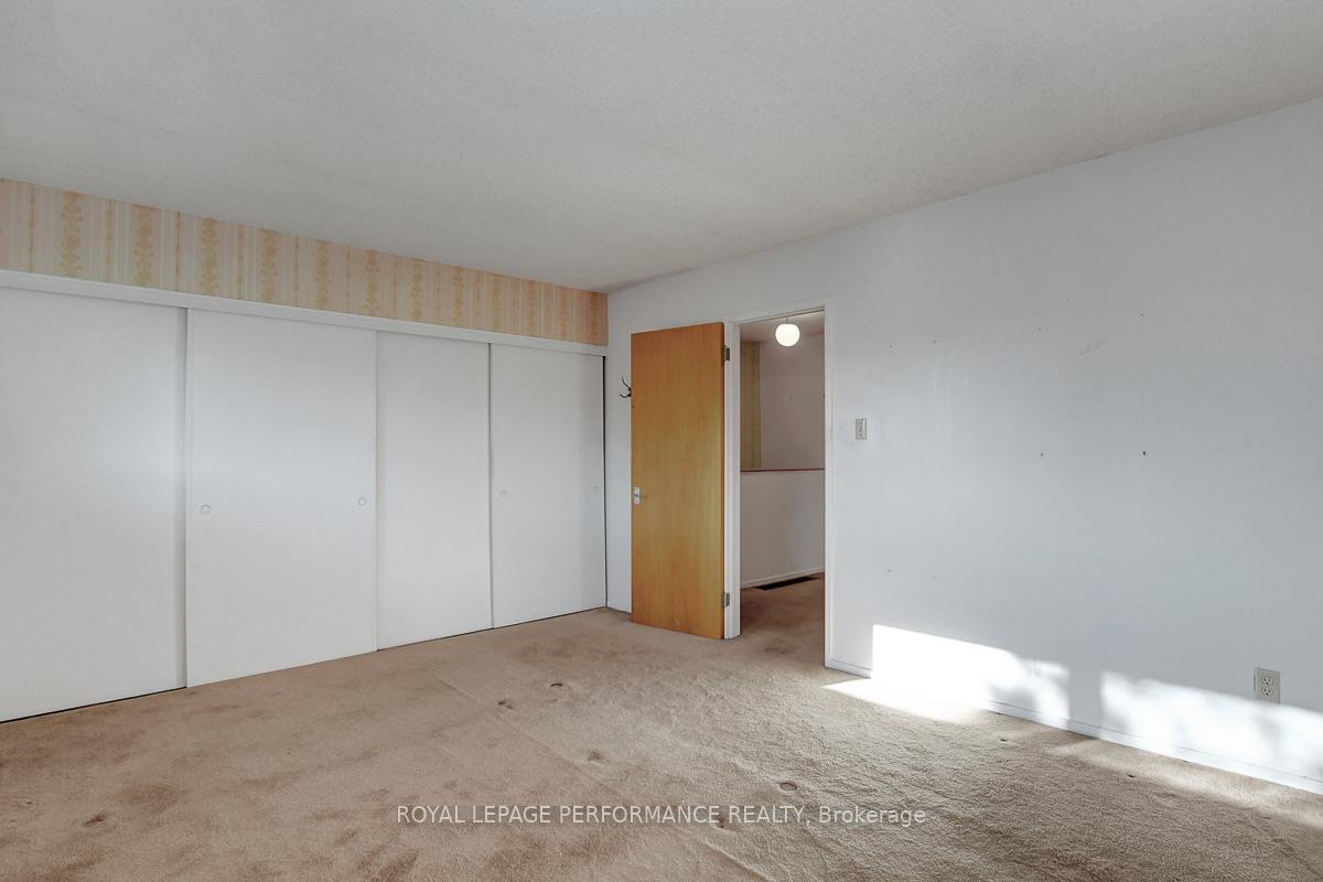 Photo 12 of 7 Carmichael Court, Ottawa, Kanata - Beaverbrook — HOMEH